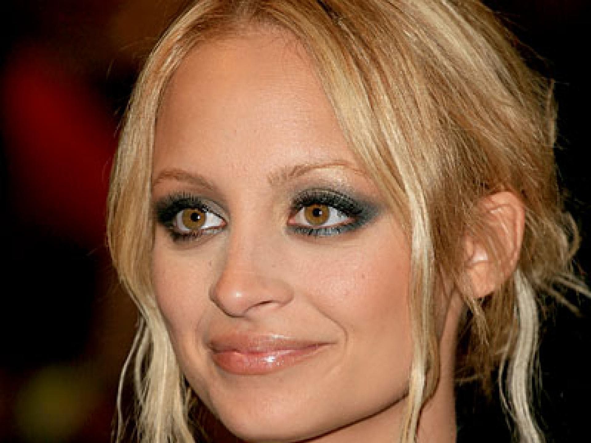Nicole Richie mit den perfekten Smokey Eyes