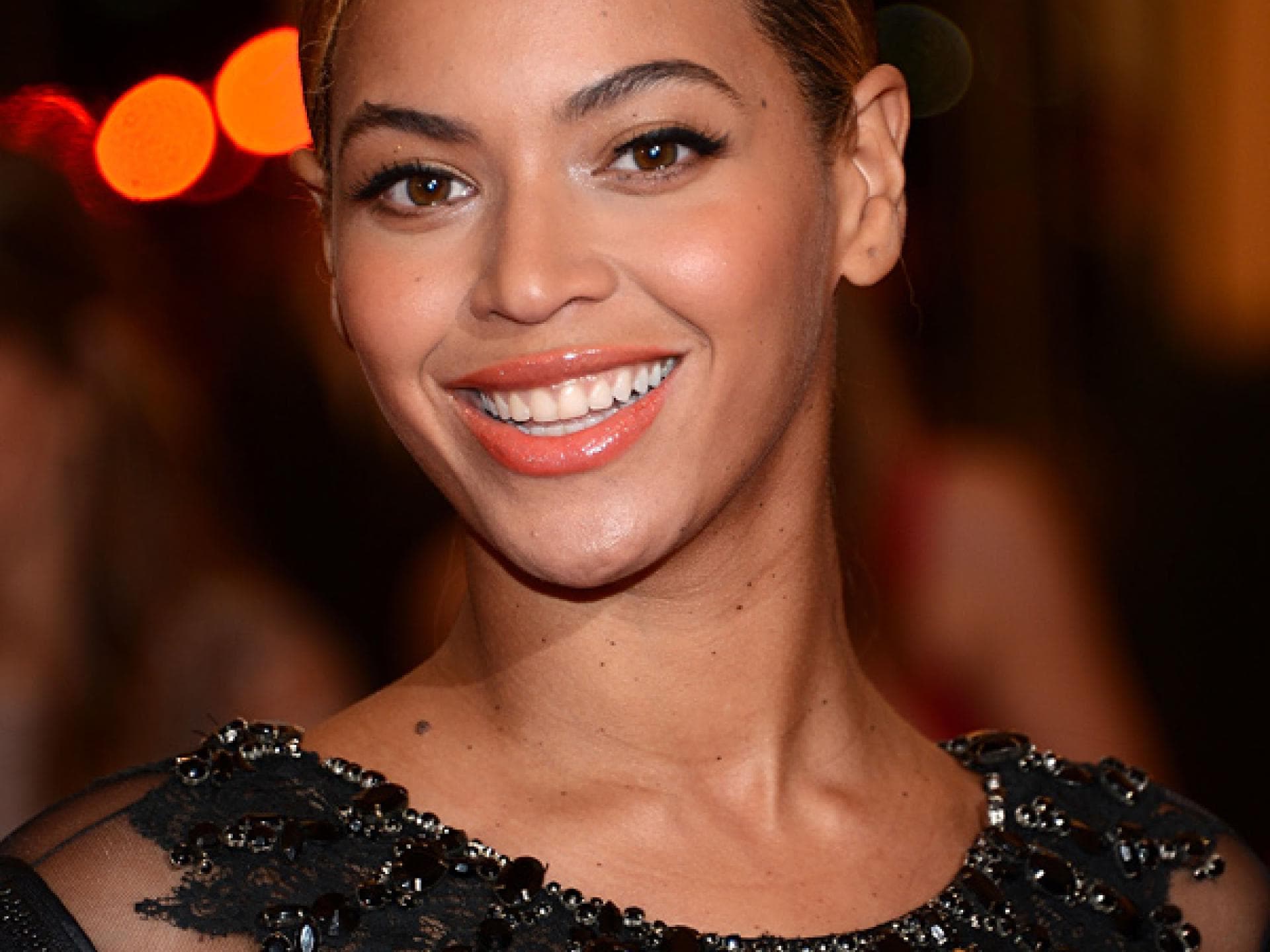 Beyoncé Knowles mit Schminke