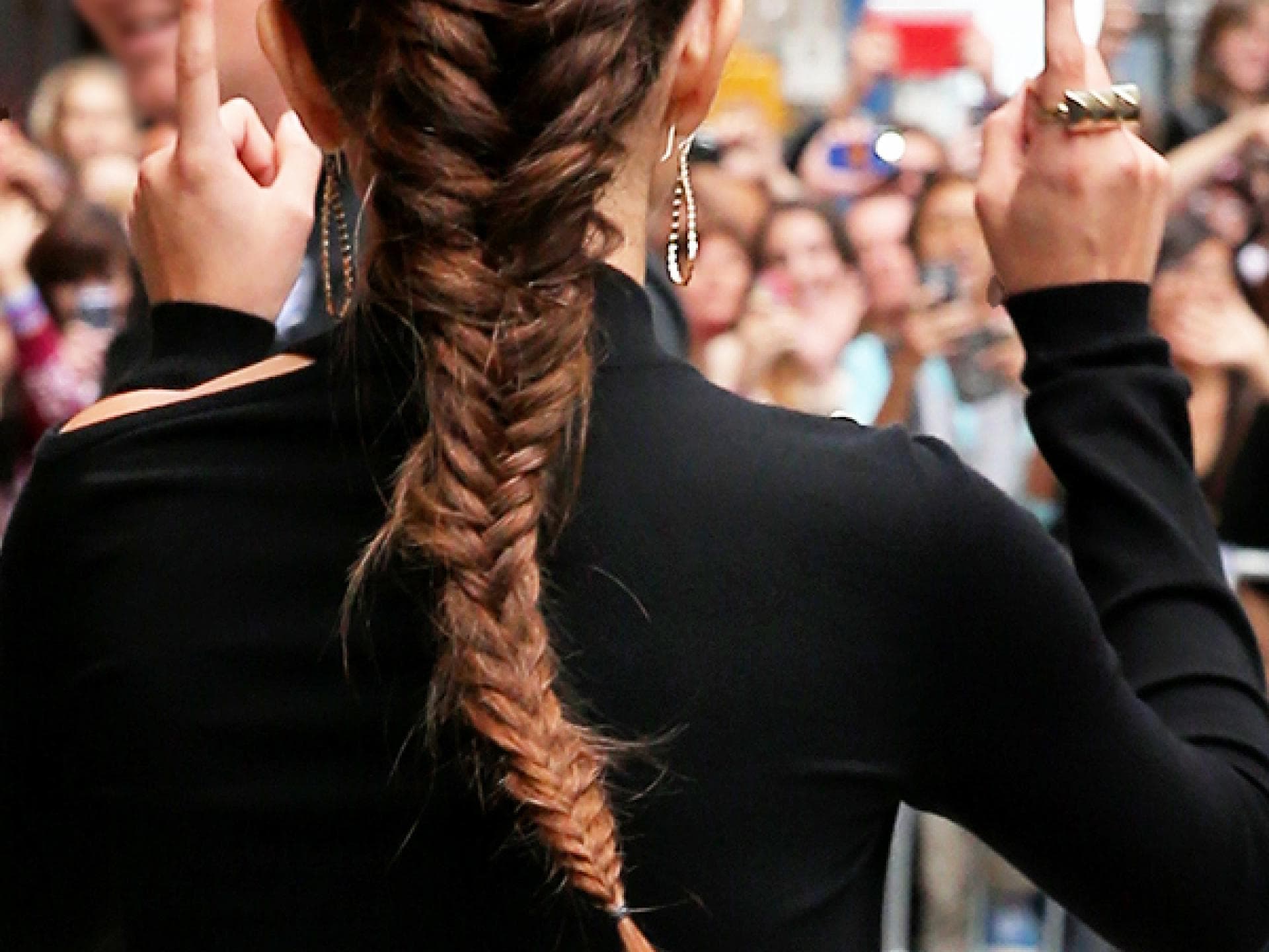 Selena Gomez mit Fischgrätenzopf