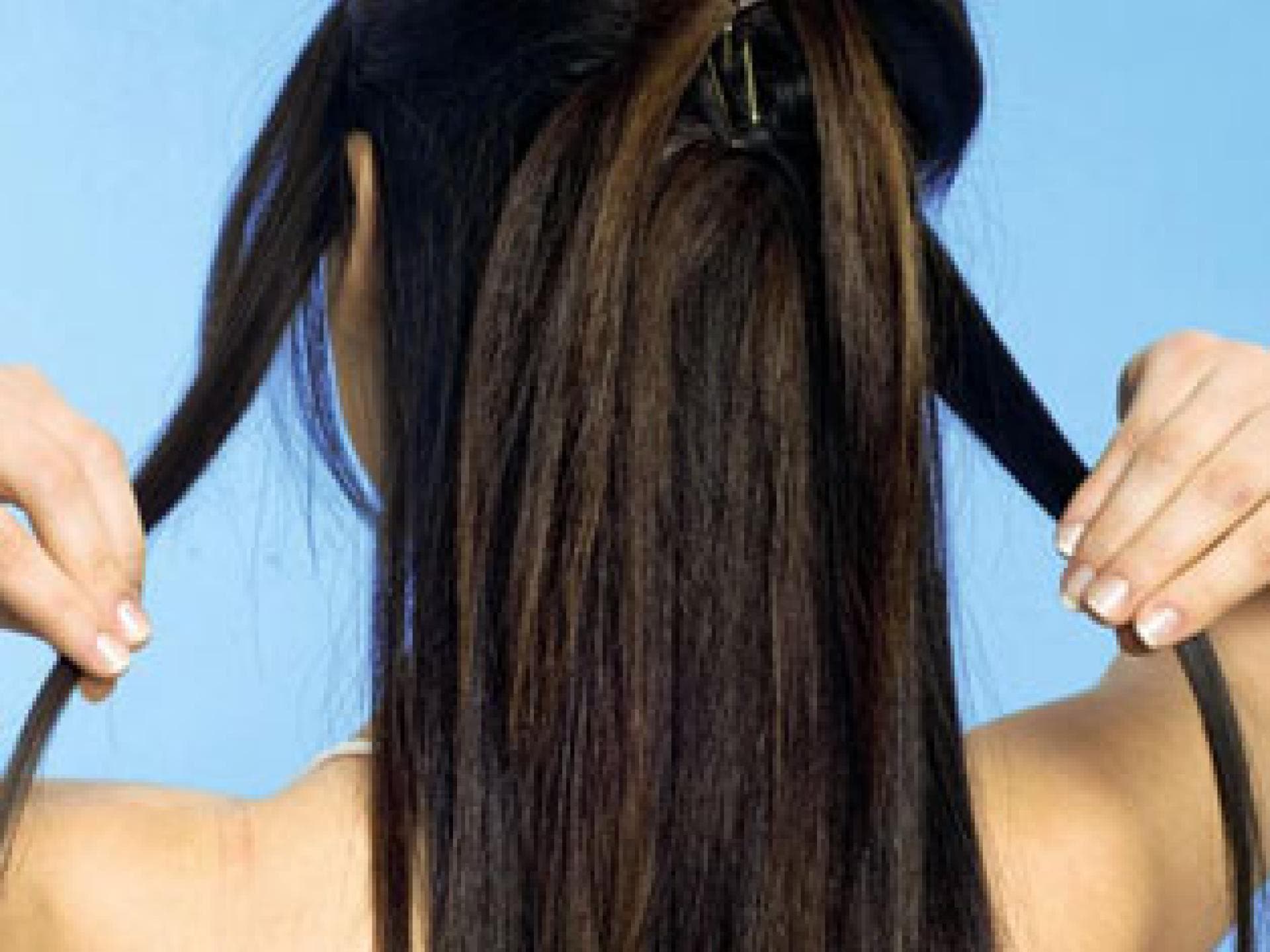 Zurückgesteckte Haare mit Haarband Zurückgesteckte Haare mit Haarband