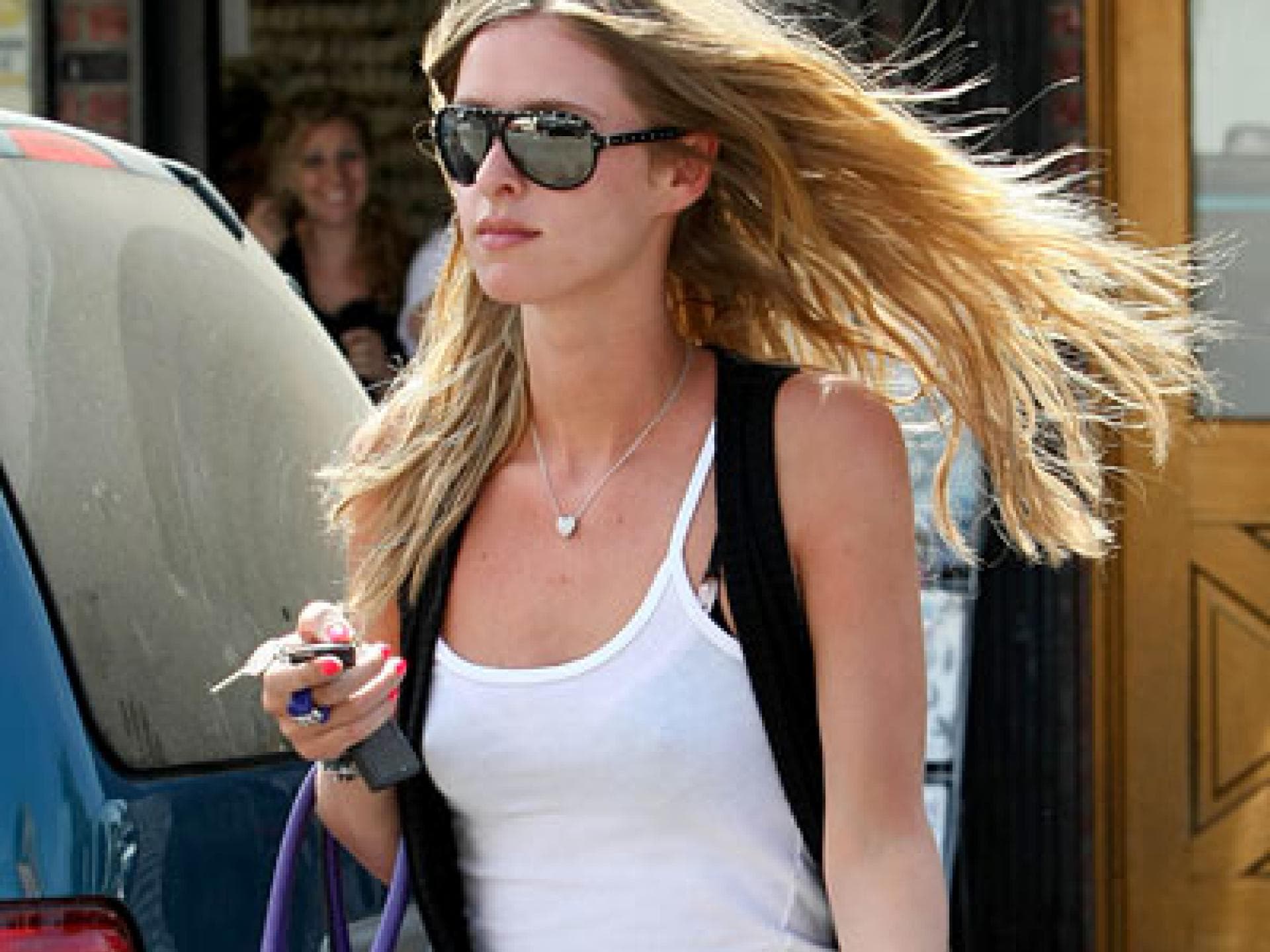 Nicky Hilton mit legeren Cutoffs