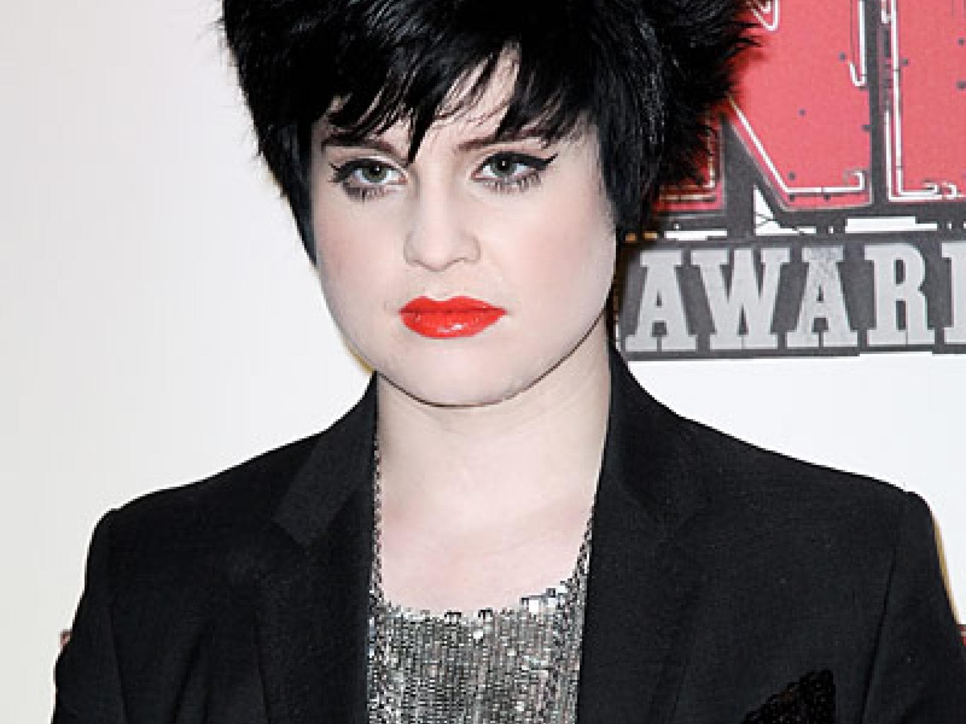 Kelly Osbourne mit Emofrisur