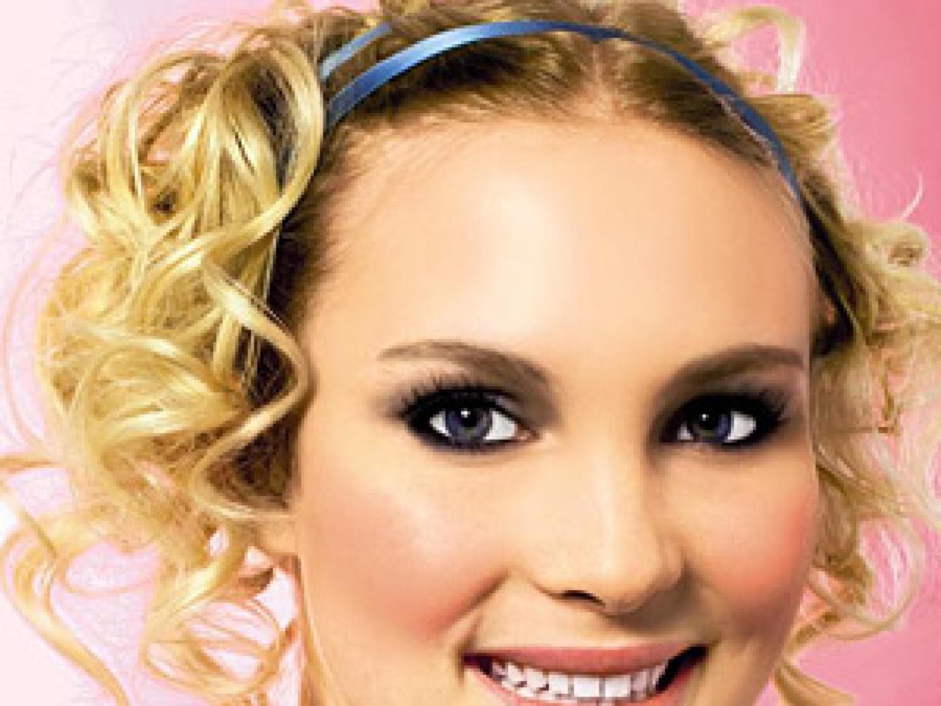 Hochgesteckte Löckchen Hochgesteckte Löckchen