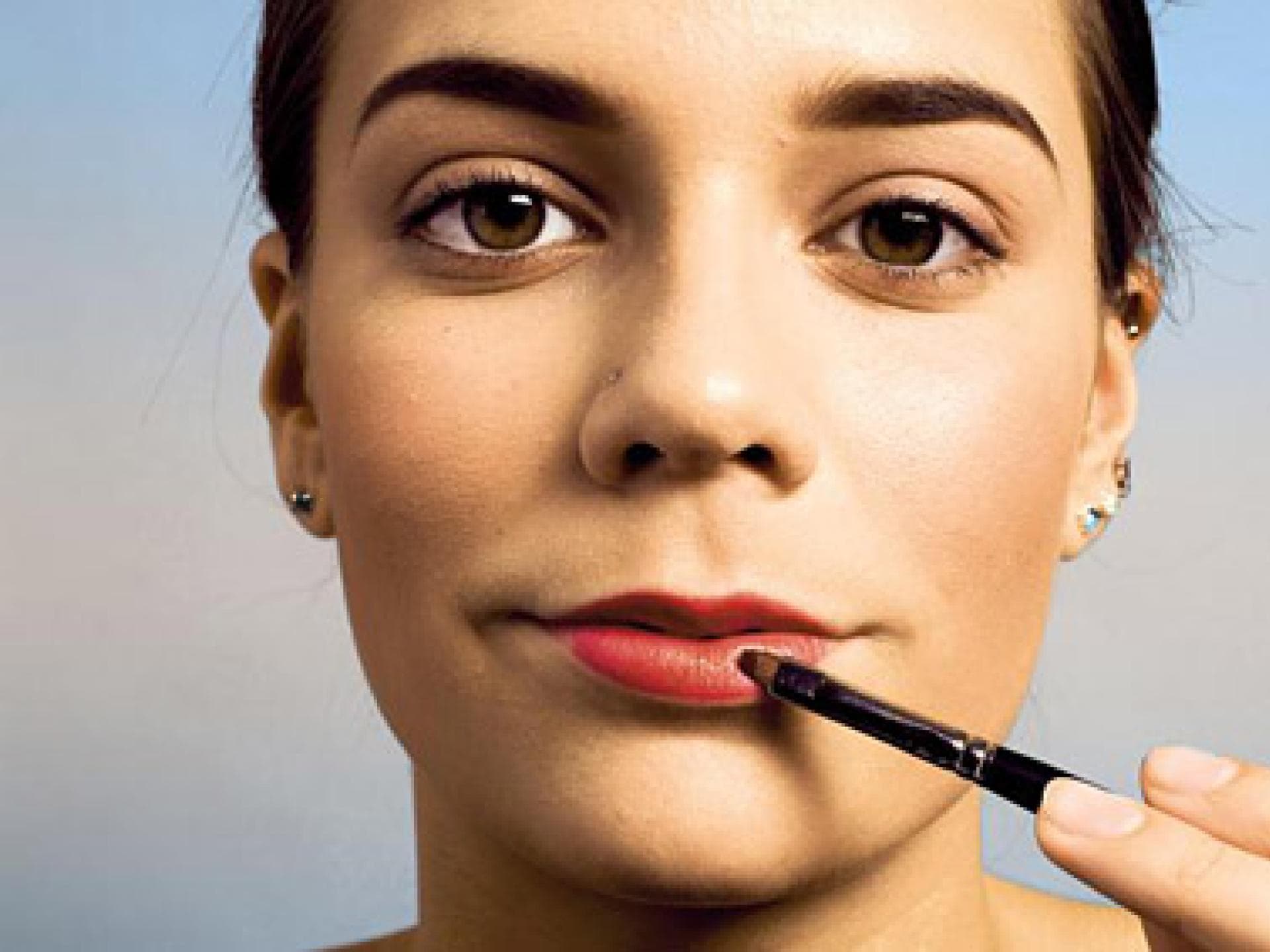 Rote Farbe auf die Lippen