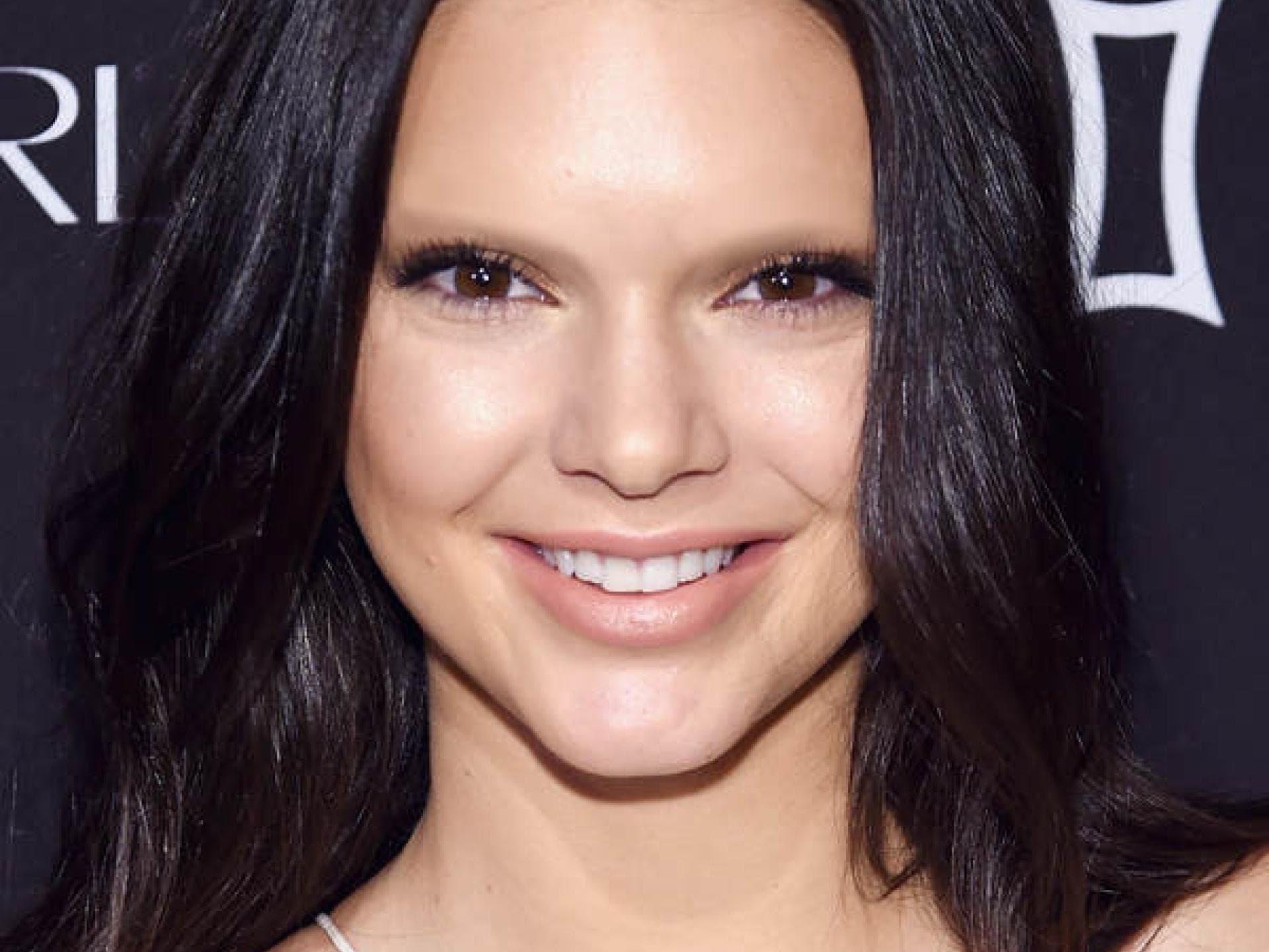 Kendall Jenner ohne Augenbrauen