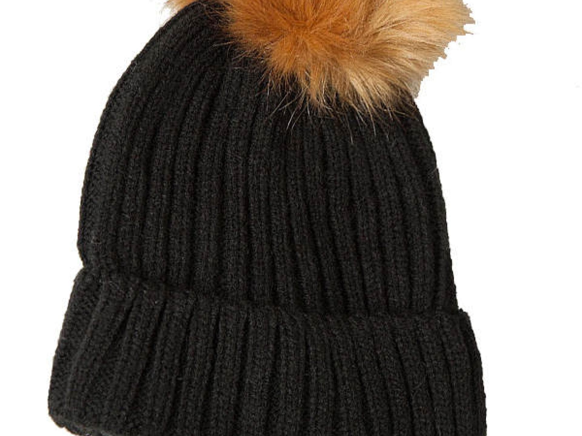 Mütze mit Fell-Bommel von Bershka