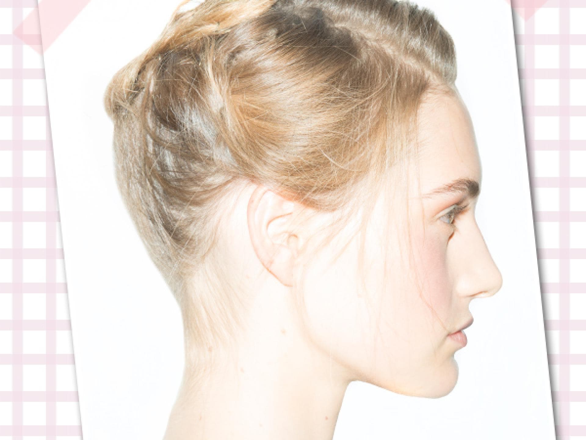 Gezwirbelte Flechtfrisur: Step 1