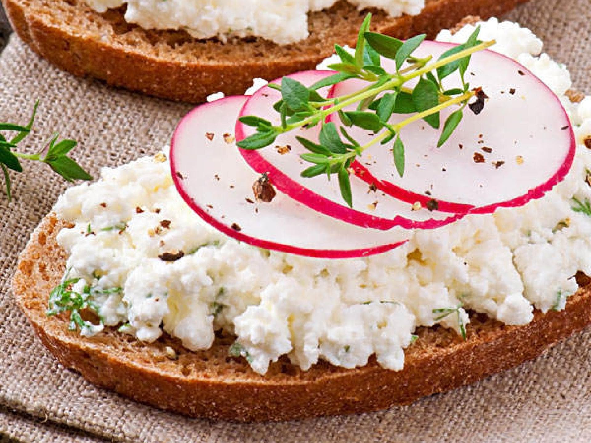 Radieschen-Frischkäse Brot