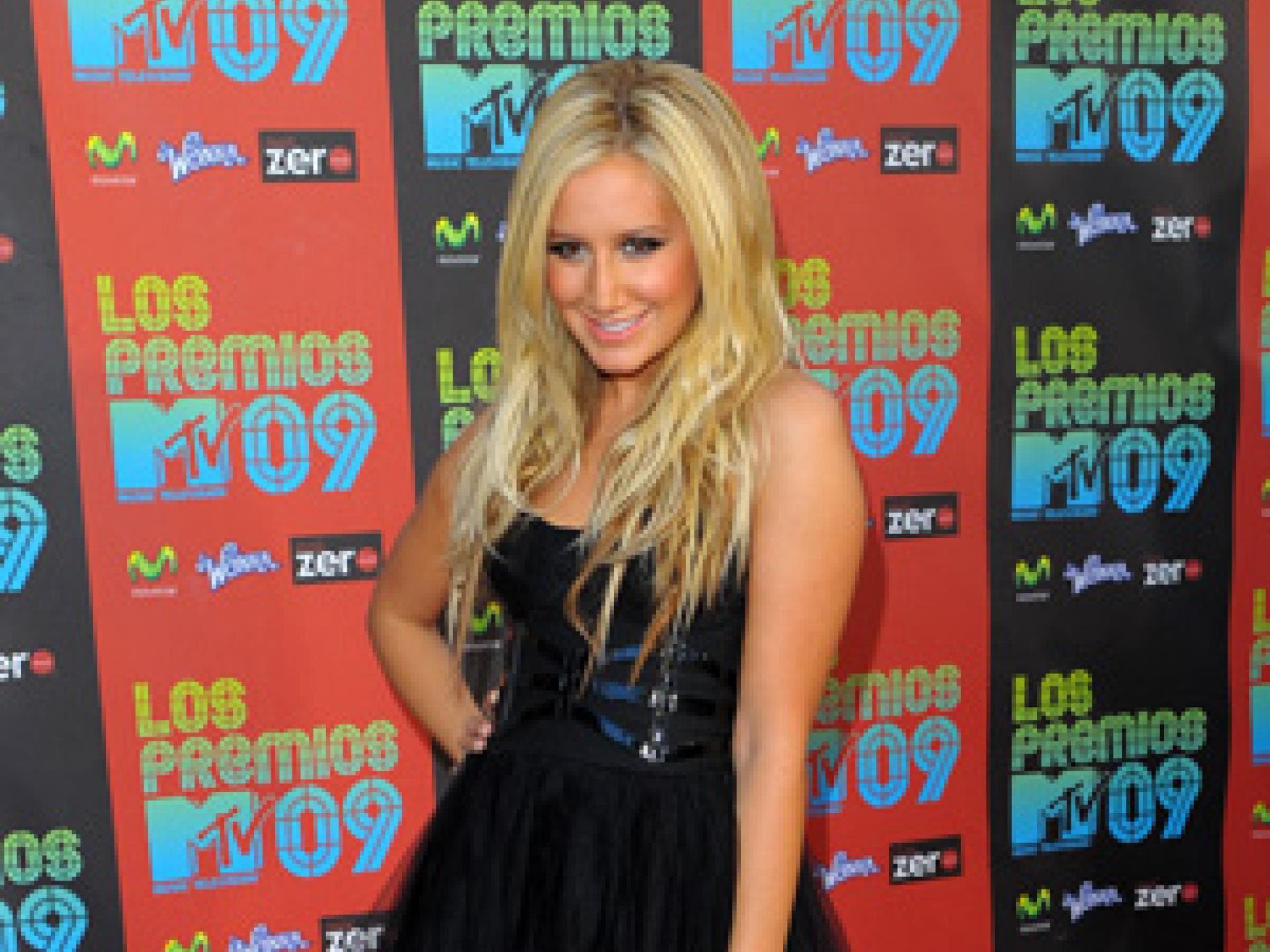 Ashley Tisdales mit Leo-Pumps