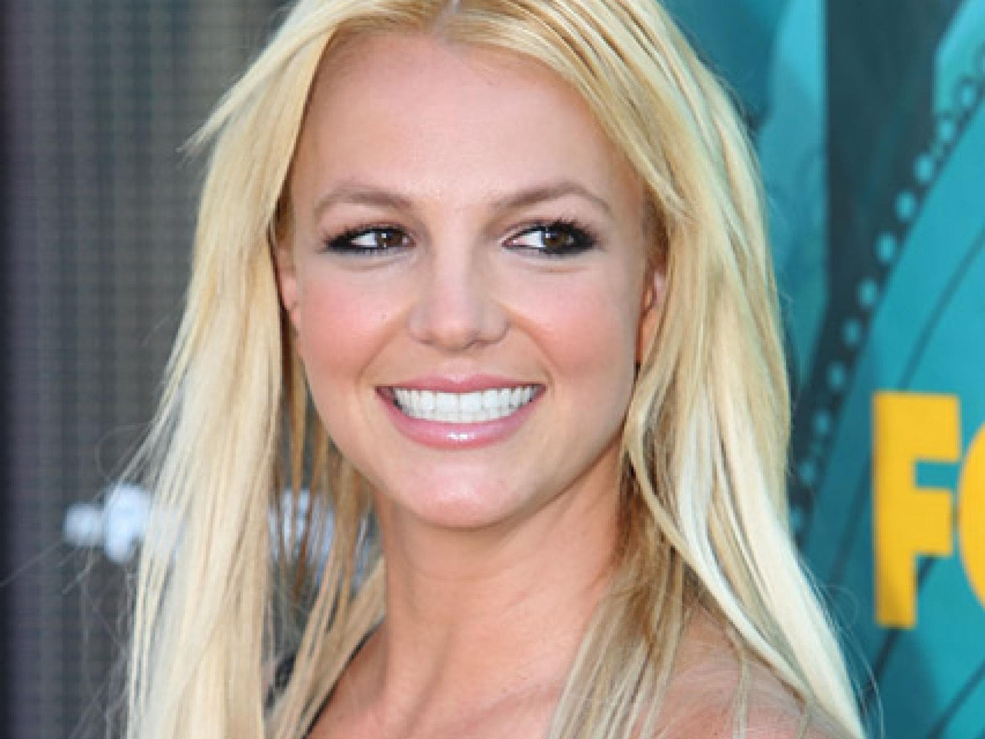 Britney Spears mit blonden Haaren Britney Spears mit blonden Haaren