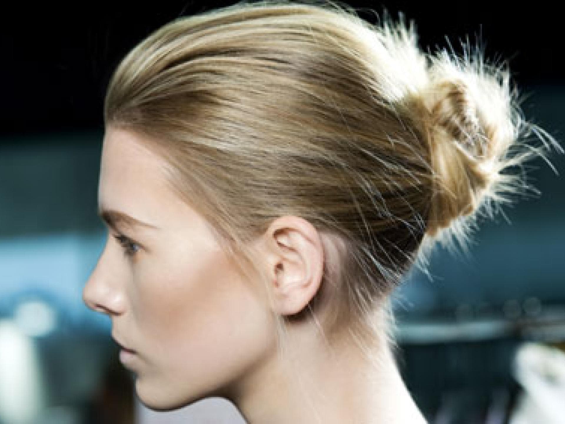 Tief sitzender Haarknoten