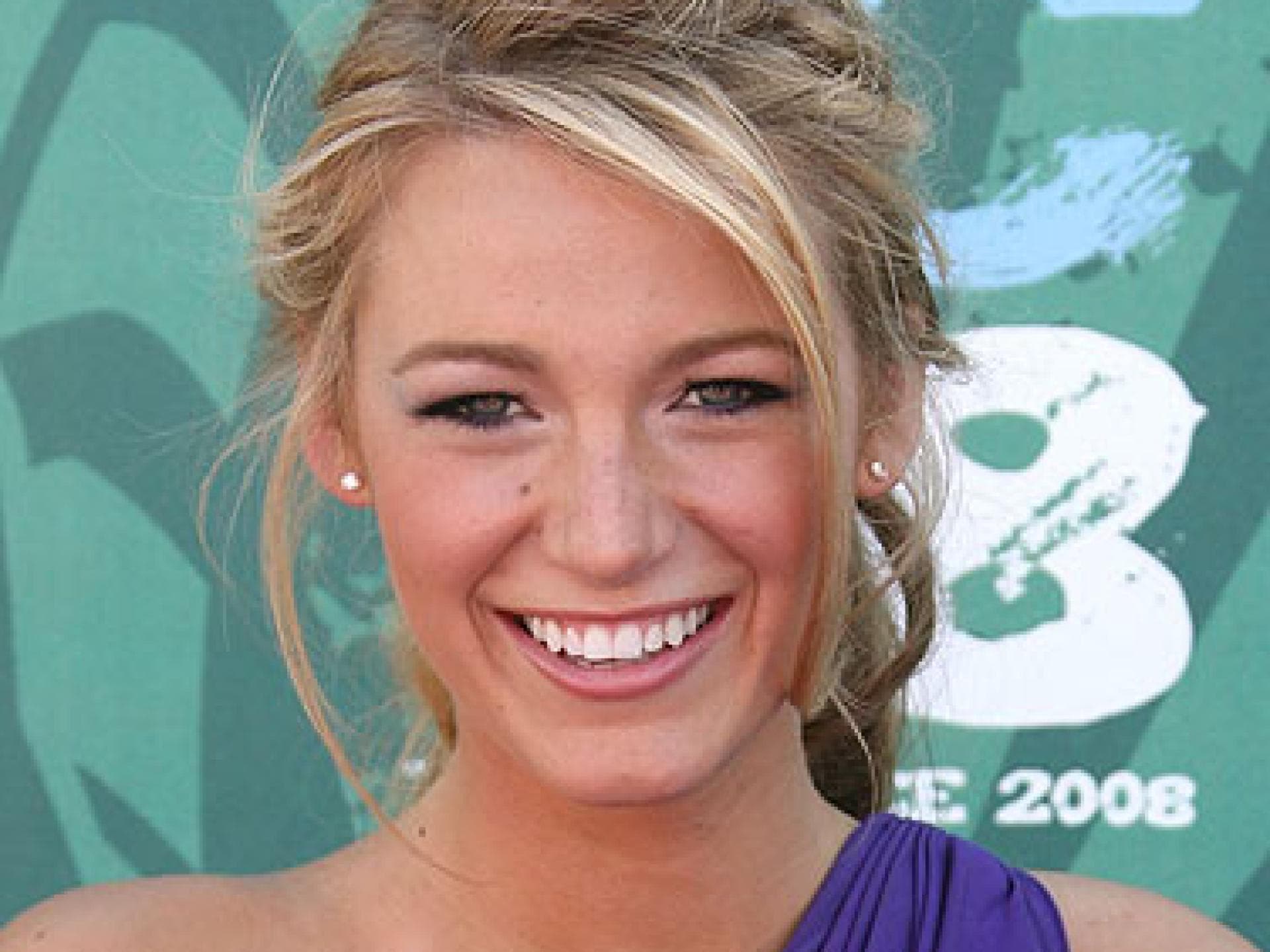 Blake Lively mit Hochsteckfrisur