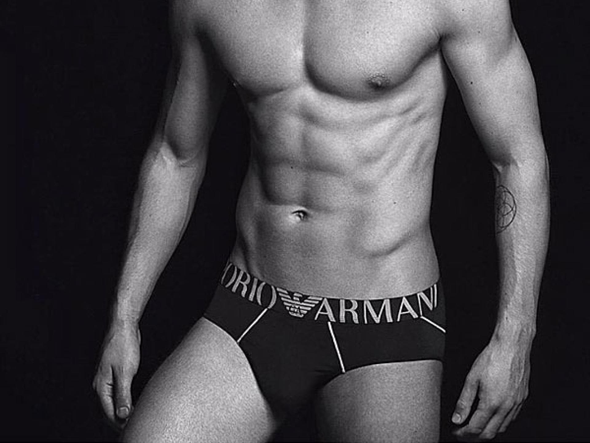 Calvin Harris trägt Unterwäsche von Armani