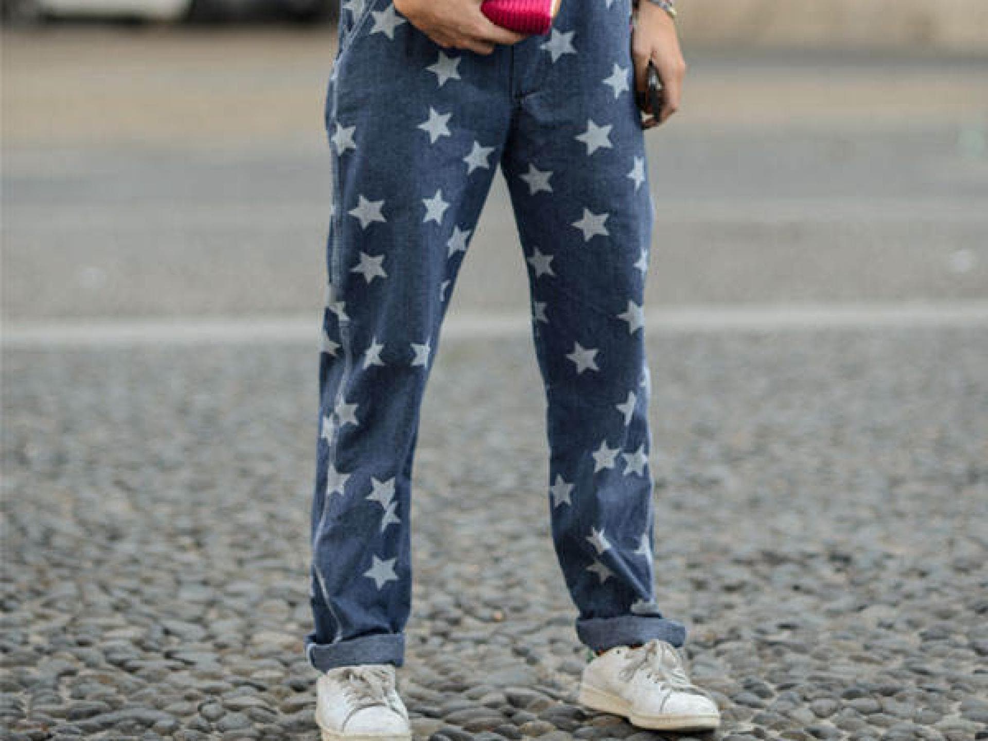 Die lockere Latzhose