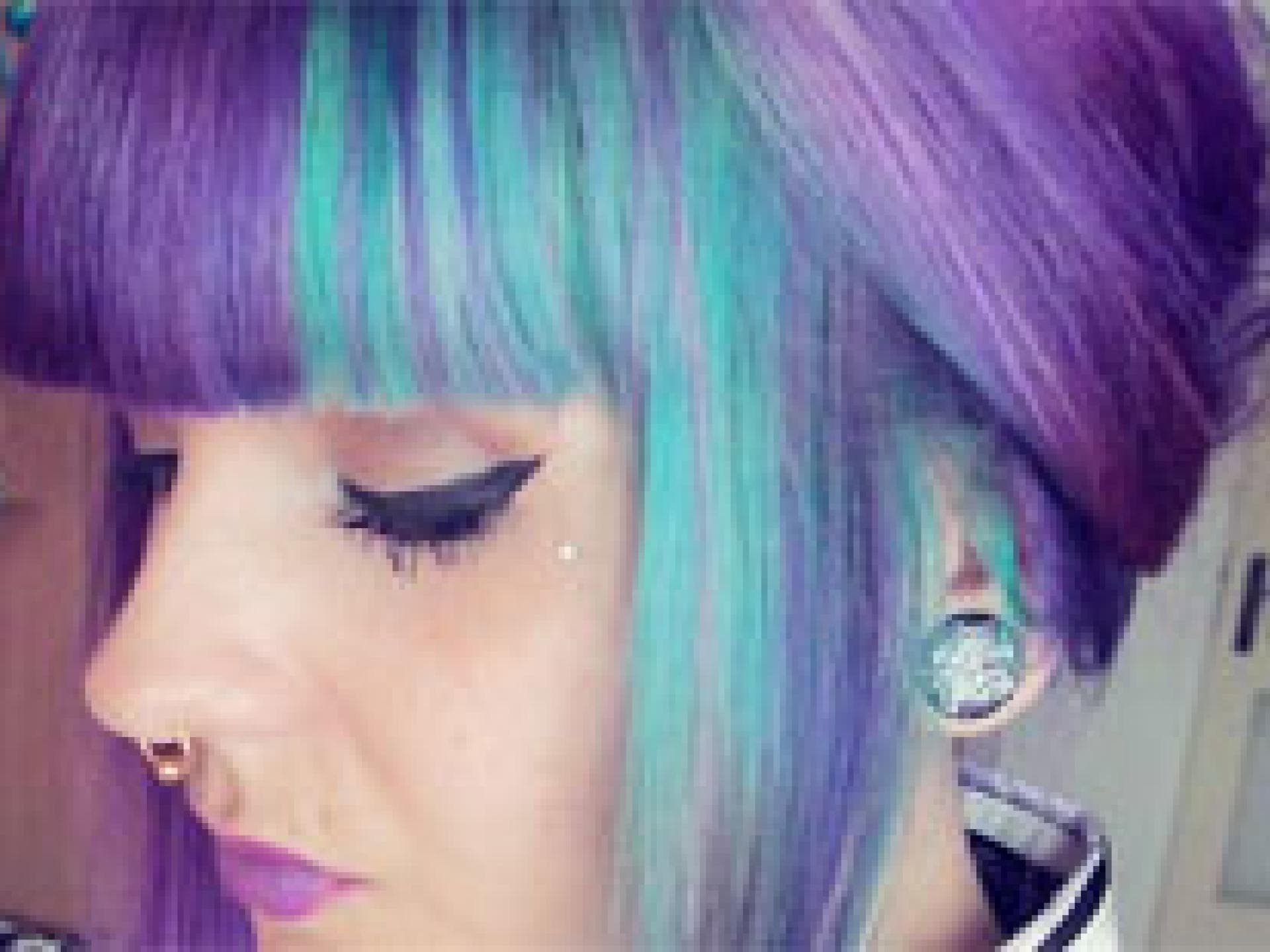 Color Block Hair in Lila und Türkis