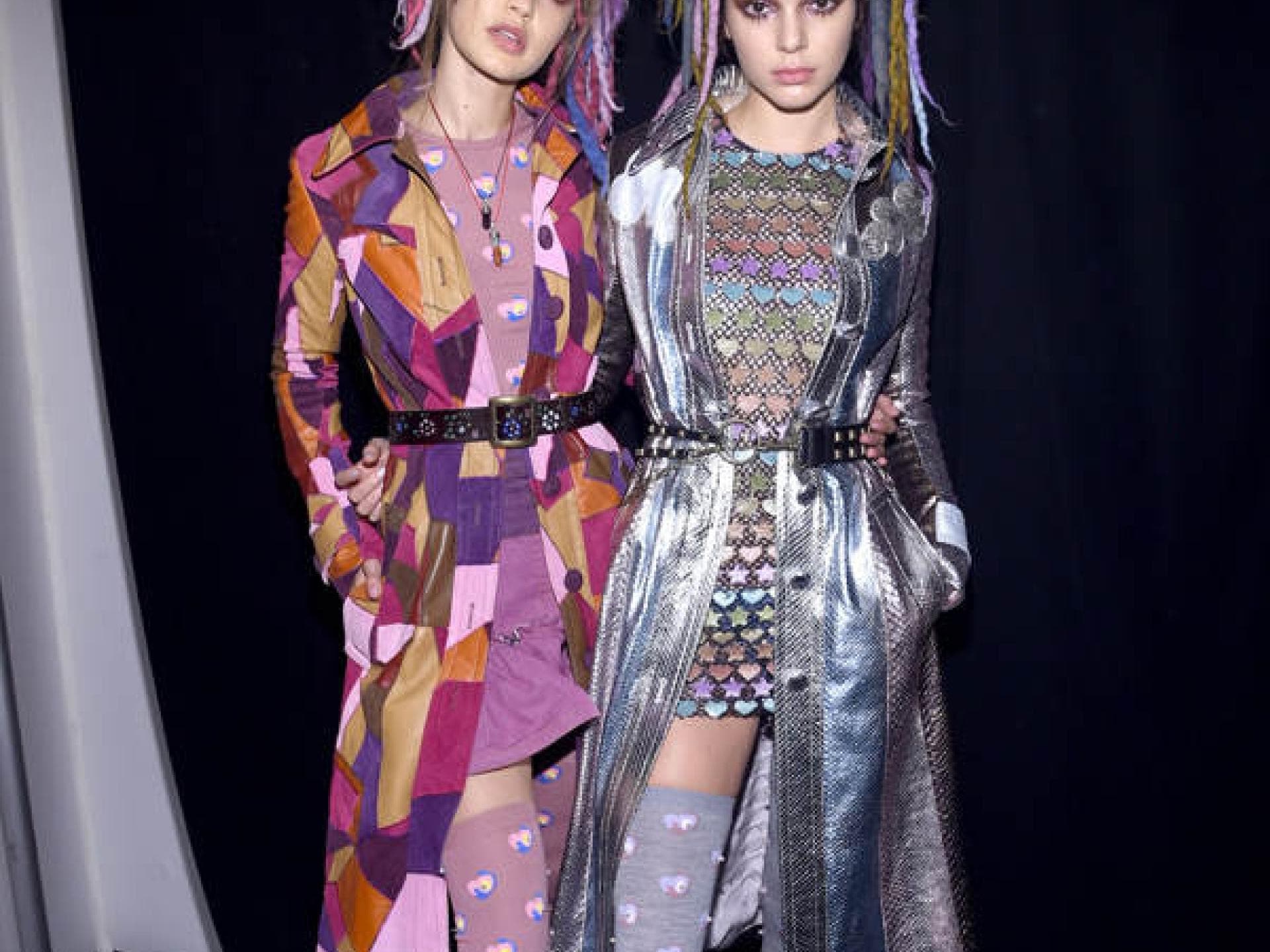 Kendall Jenner und Gigi Hadid mit Rainbow-Dreadlocks bei Marc Jacobs Kendall Jenner und Gigi Hadid mit Rainbow-Dreadlocks bei Marc Jacobs