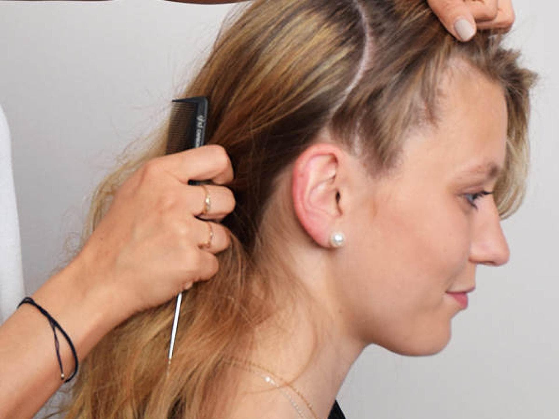 Haare für den Half Bun abtrennen