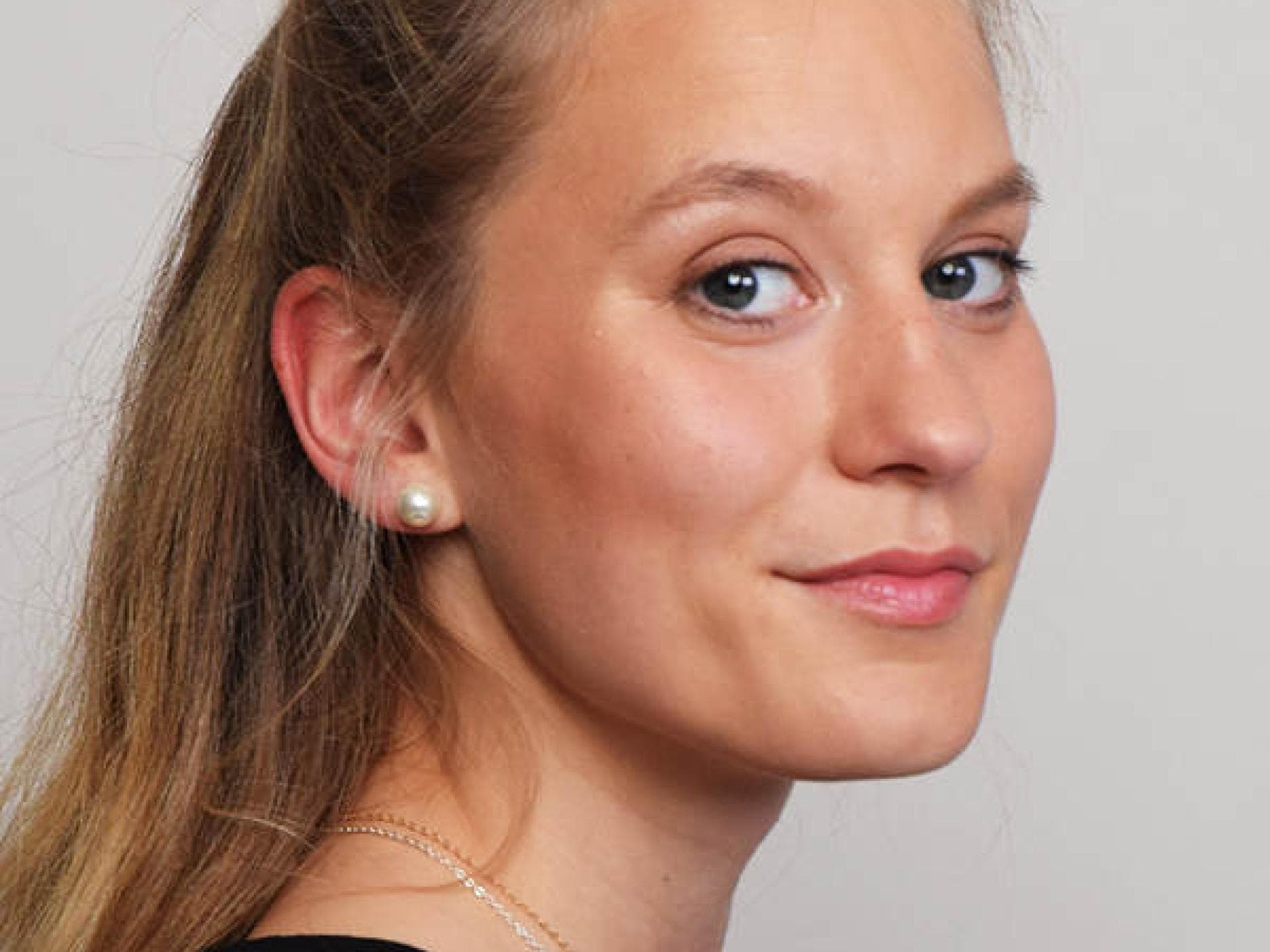 Voilà: Der Half Bun bei Anna