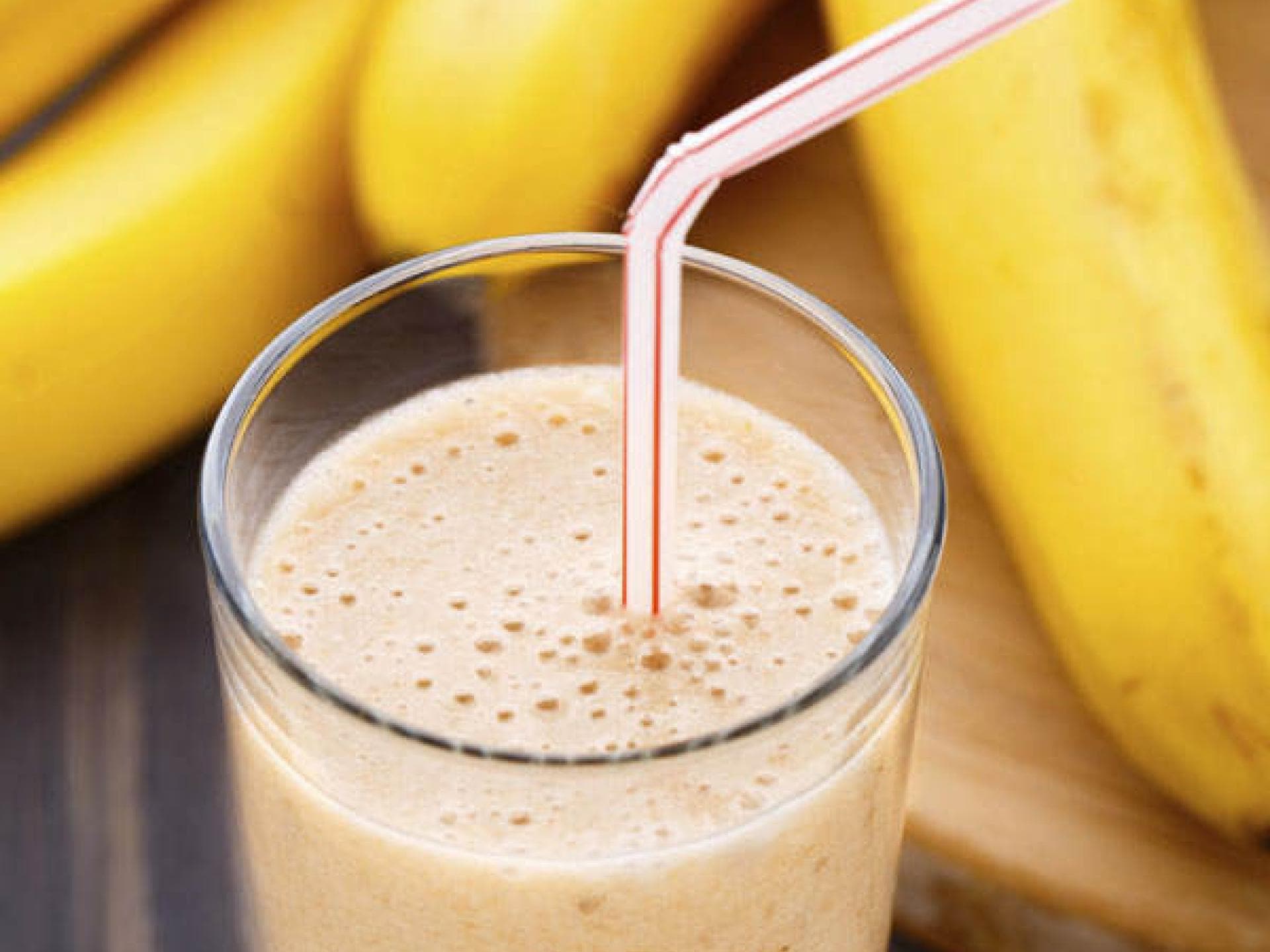 Erdbeeren-Mango-Bananen-Smoothie Erdbeeren-Mango-Bananen-Smoothie