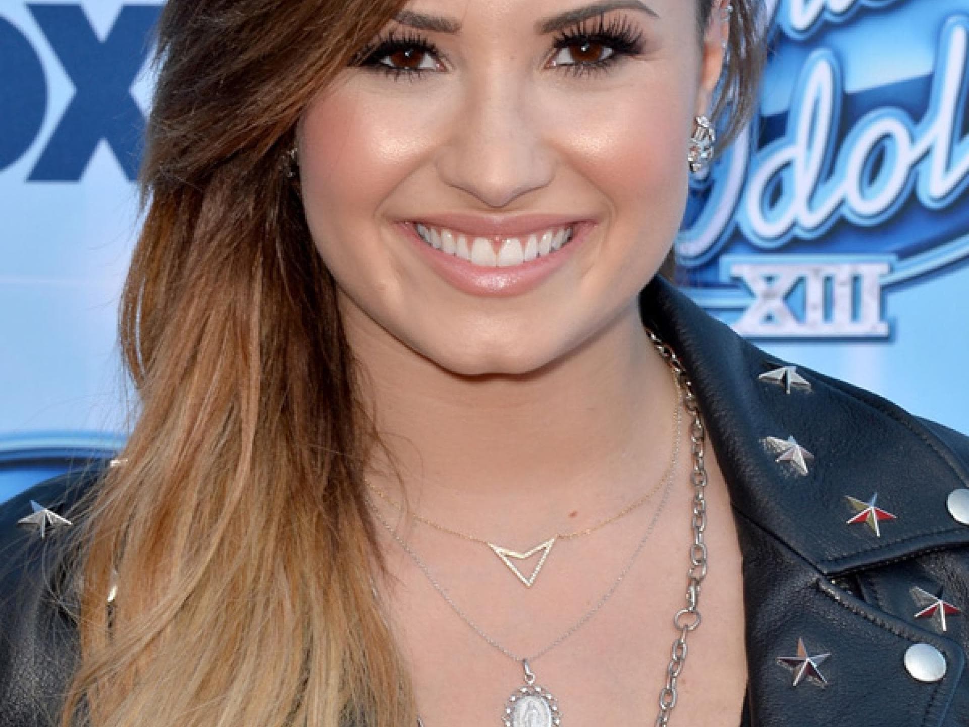 Demi Lovato mit langen Haaren Demi Lovato mit langen Haaren