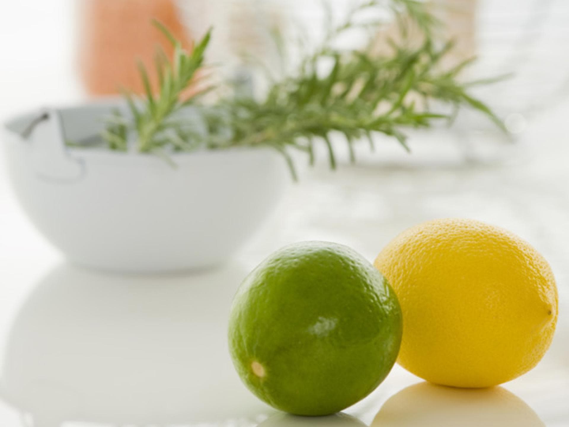 Limetten-Rosmarin-Peeling