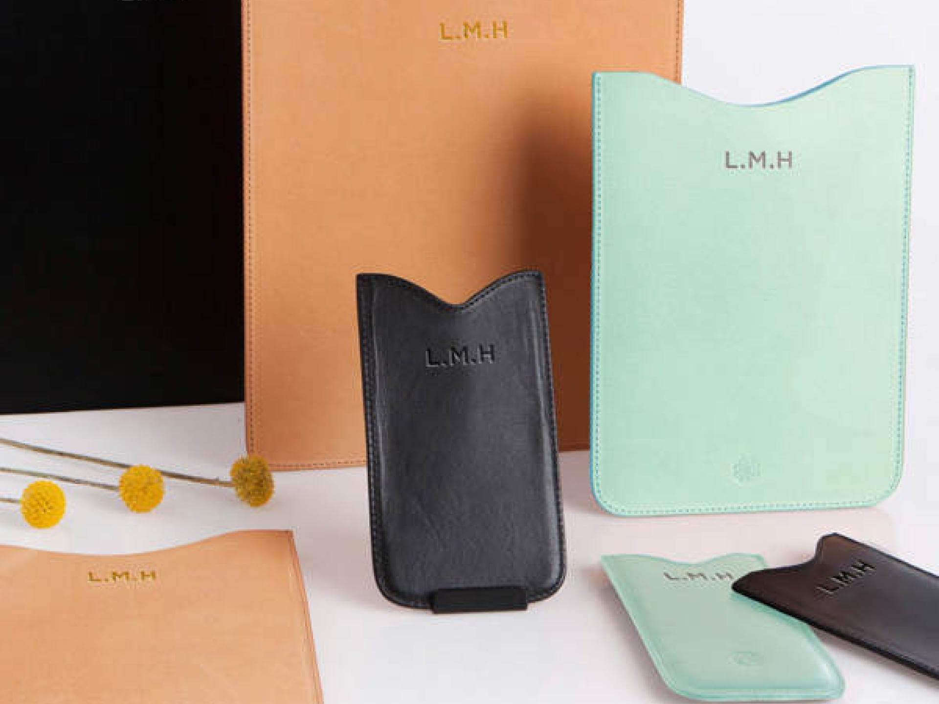 Hülle mit eigenen Initialen von Pieces Hülle mit eigenen Initialen von Pieces