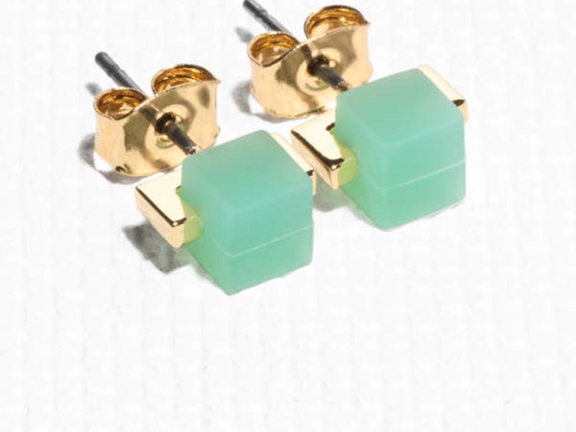 Würfel-Ohrstecker von & other Stories