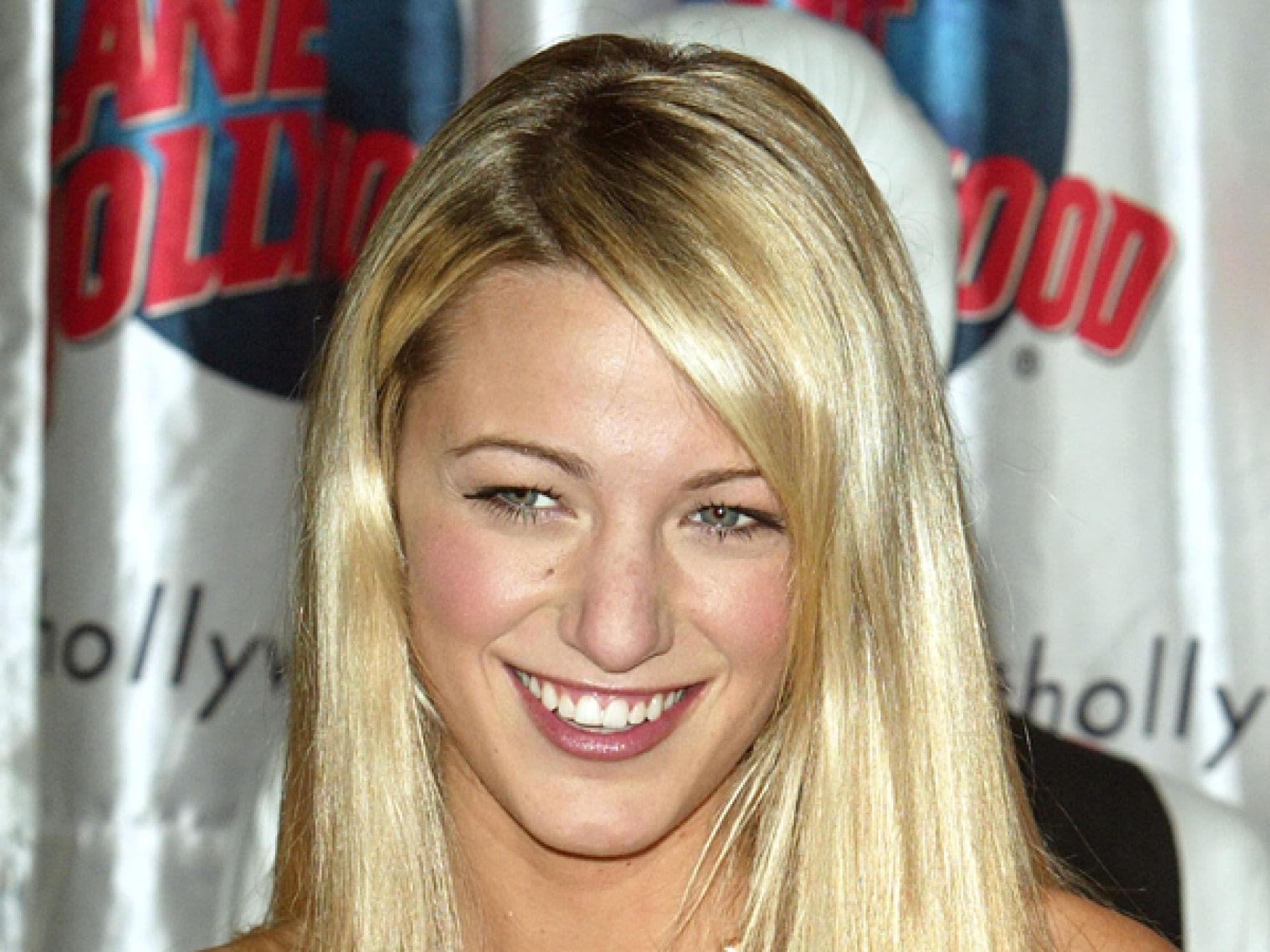 Blake Lively mit glatten Haaren Blake Lively mit glatten Haaren
