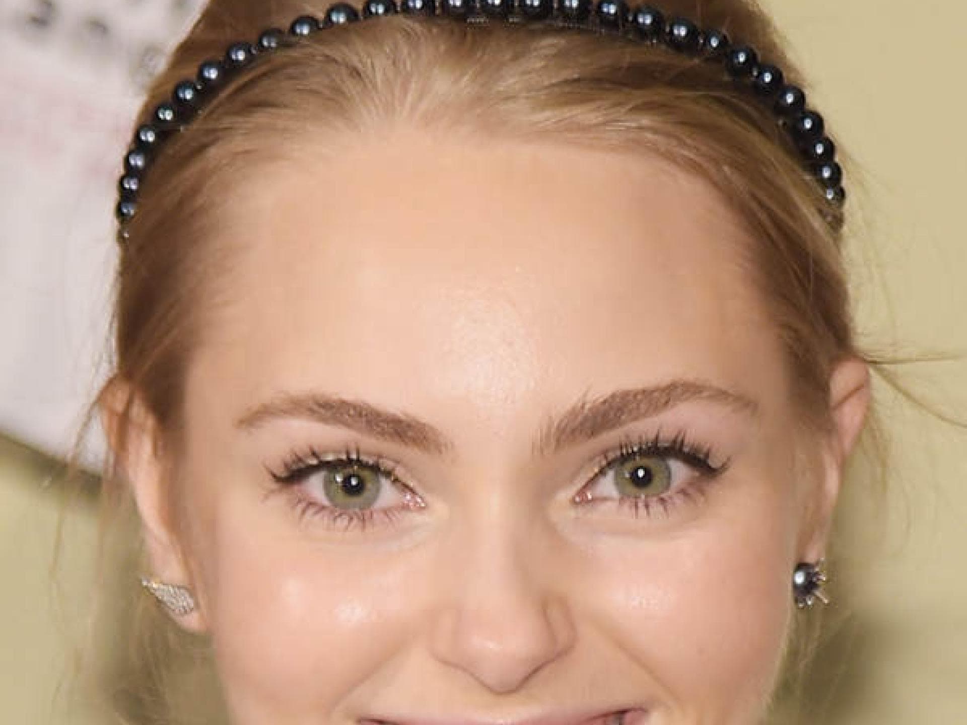 AnnaSophia Robb: Zwei verschiedene Ohrringe
