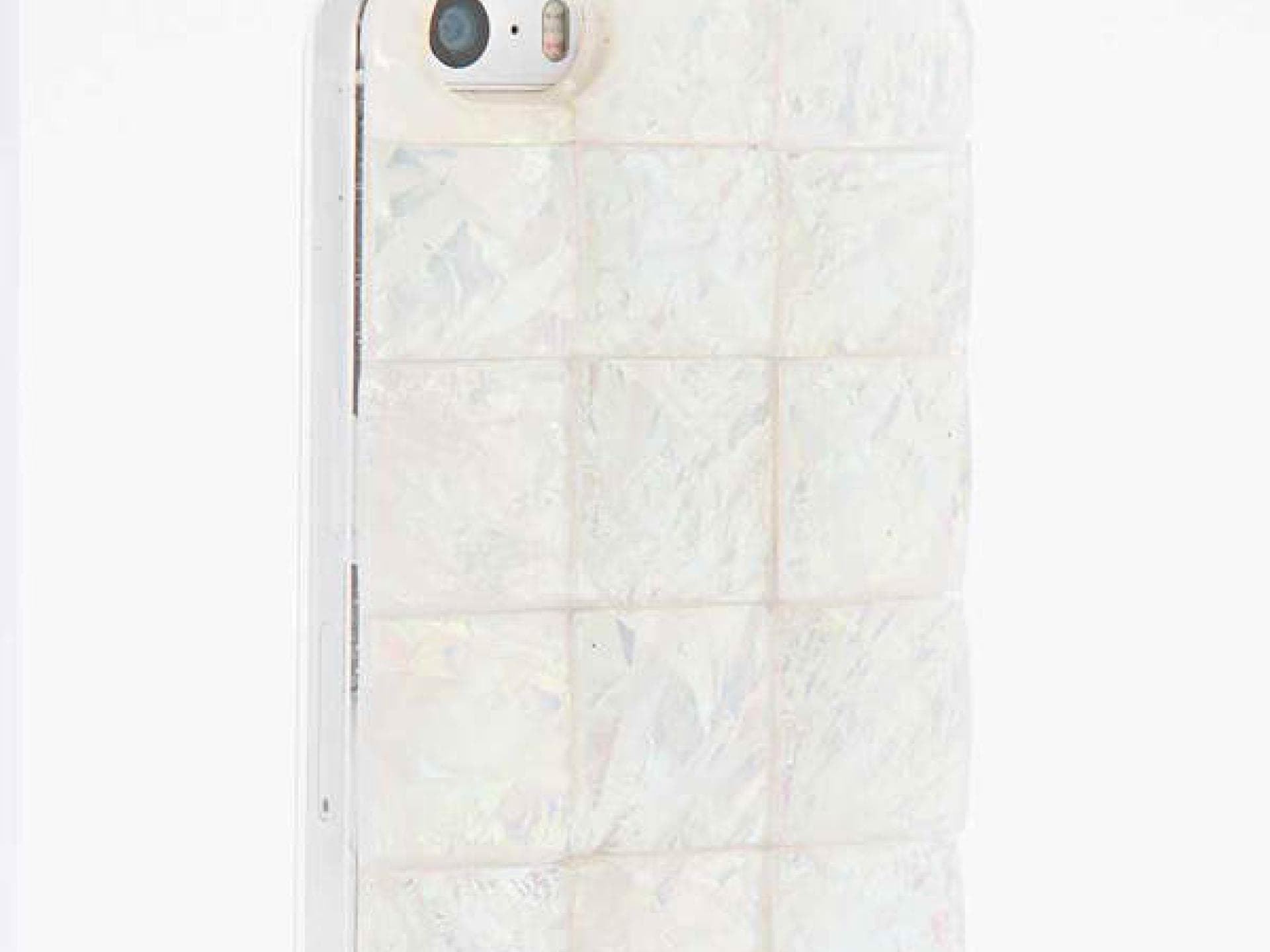 Perlmutt-Handytasche von Urban Outftitters