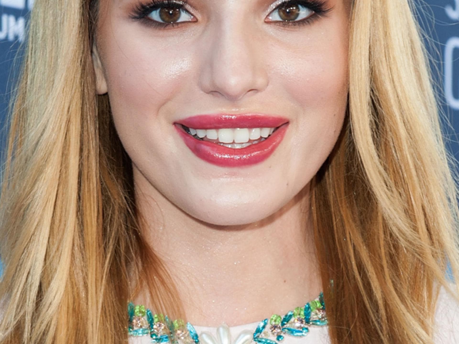 Bella Thorne mit Smokey Eyes