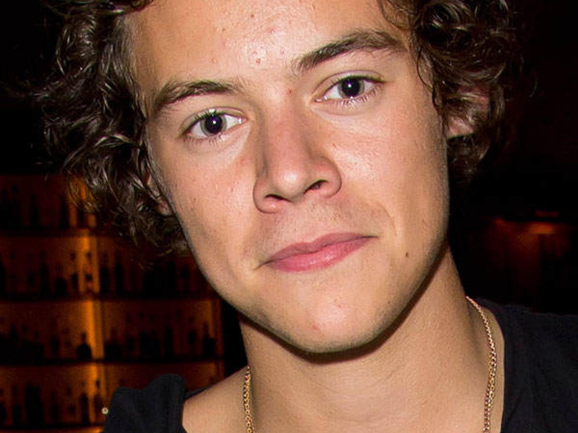 Harry Styles mit langen Locken