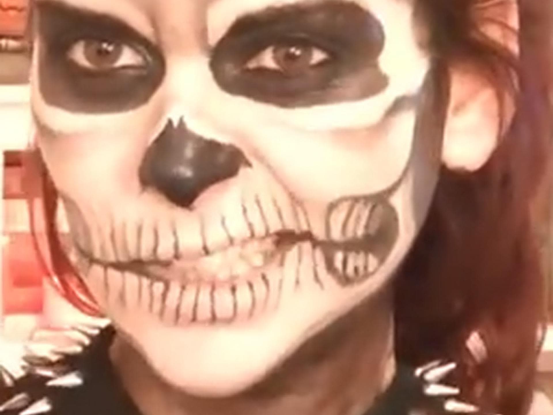 Schmink-Tutorial: Totenkopf Schmink-Tutorial: Totenkopf