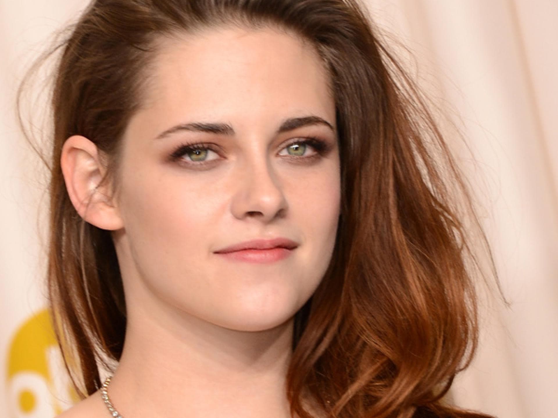 Kristen Stewart mit langen Haaren