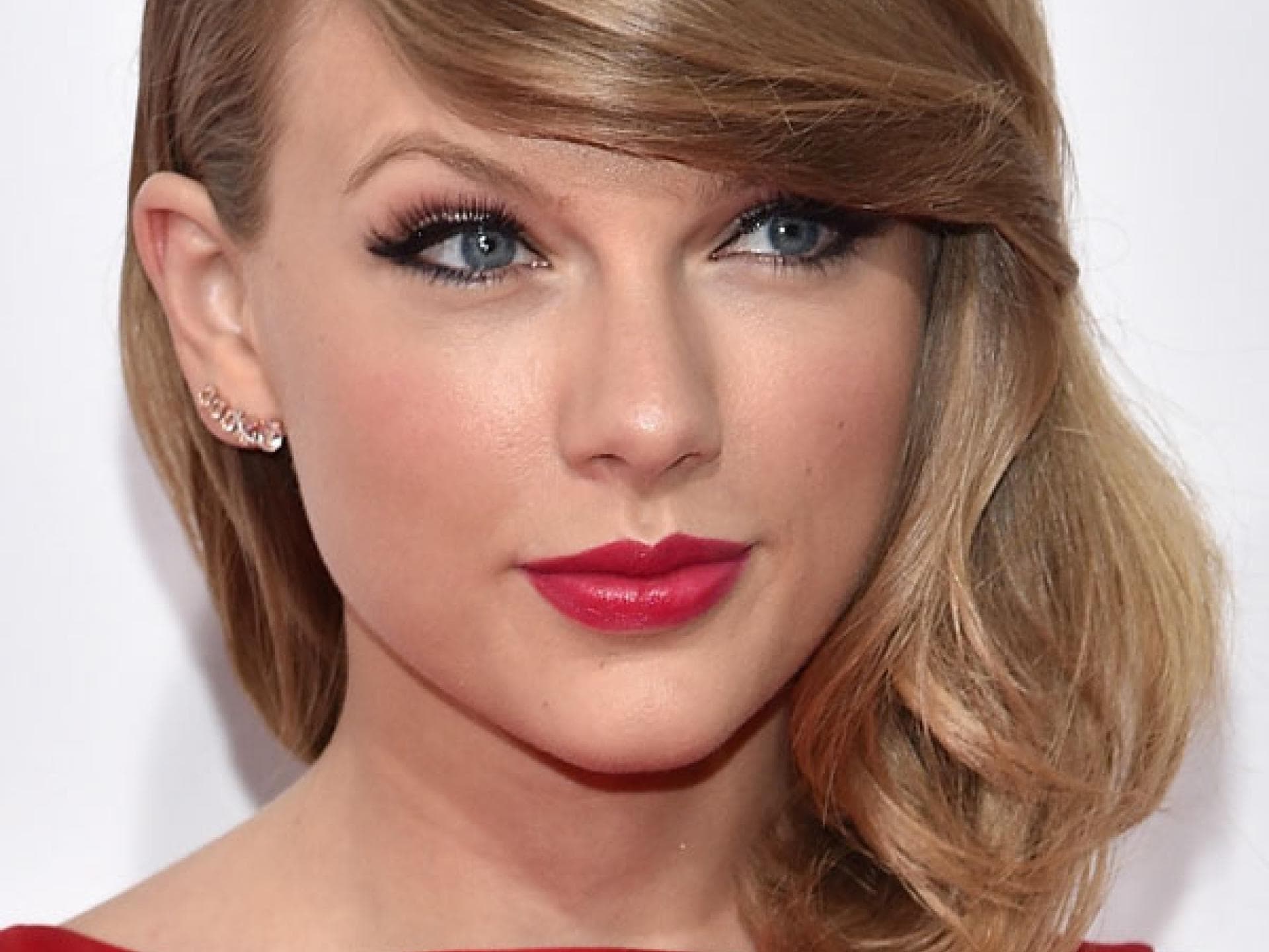 Taylor Swift mit mittellanger Frisur