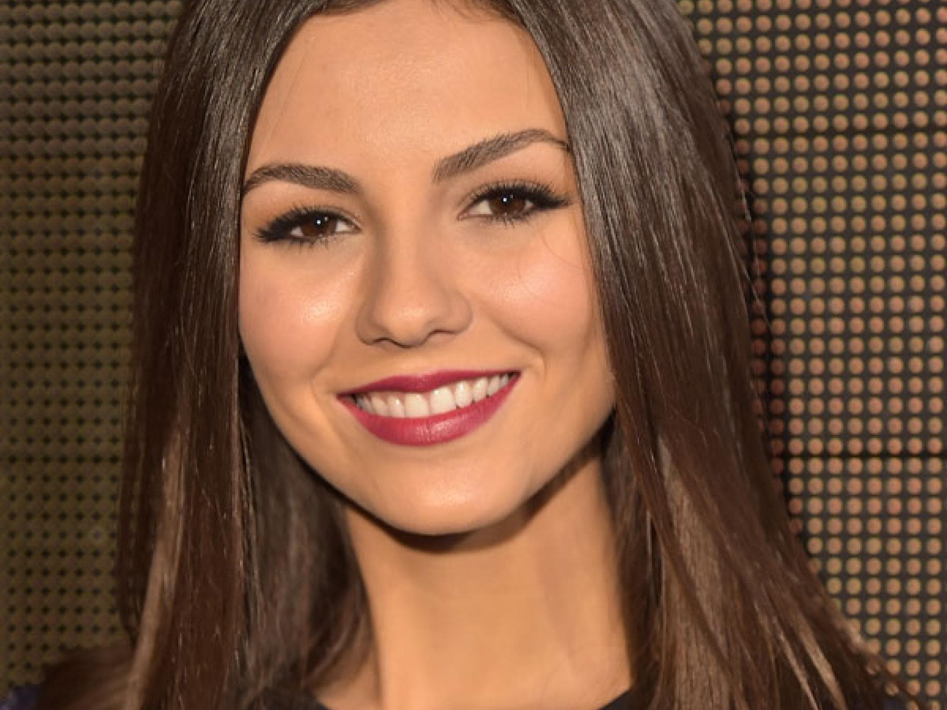 Victoria Justice mit mittellanger Frisur Victoria Justice mit mittellanger Frisur
