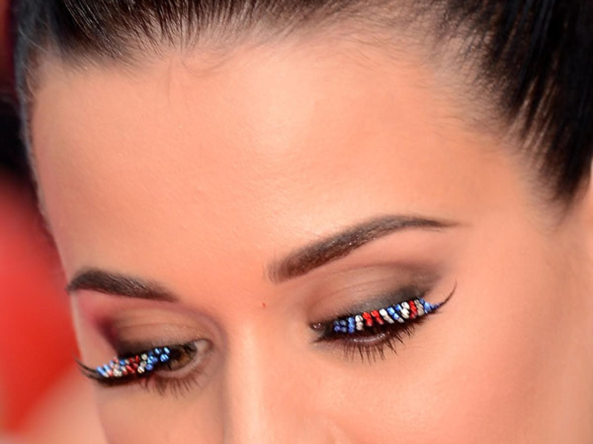 Katy Perry mit Strass auf den Wimpern