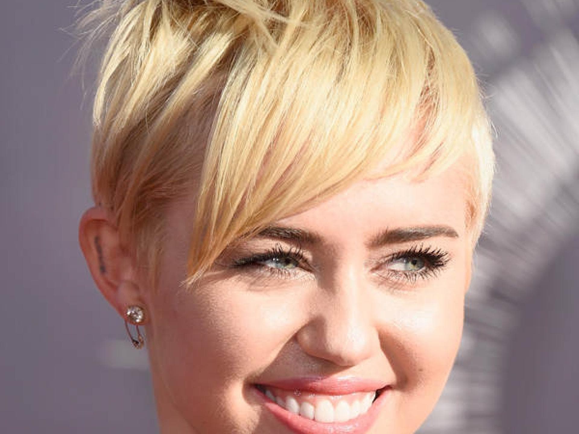 Miley Cyrus mit Pixie-Cut Miley Cyrus mit Pixie-Cut