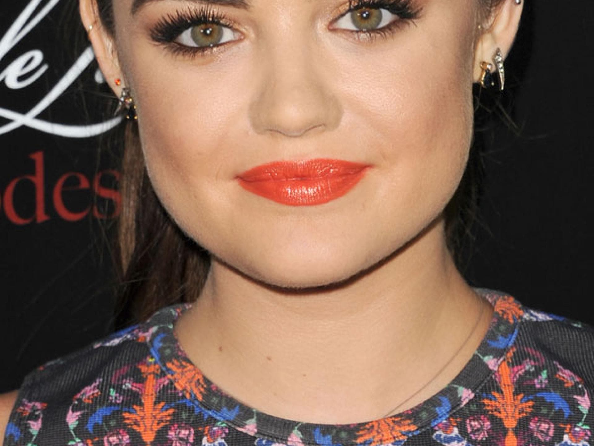 Lucy Hale Augenbrauen