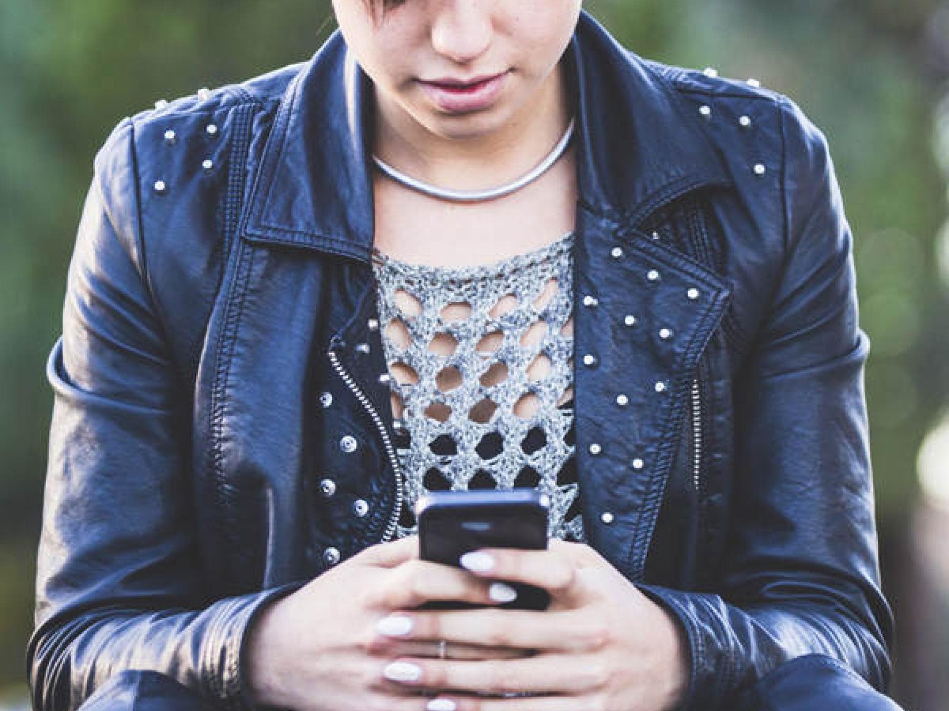 Display-Helligkeit niedriger stellen Display-Helligkeit niedriger stellen