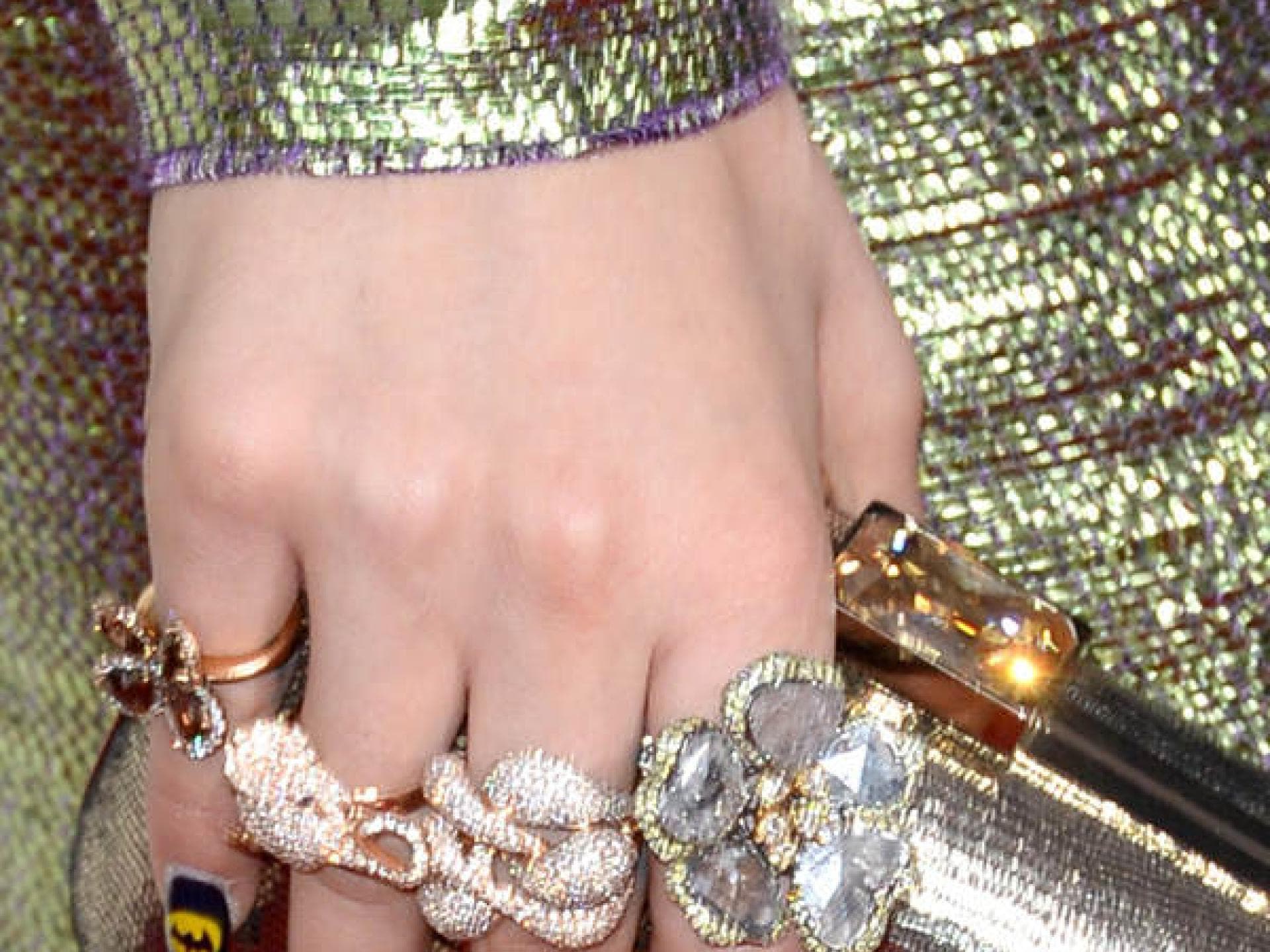 Rita Ora Nägel: Ist Batman fehl am Platz?