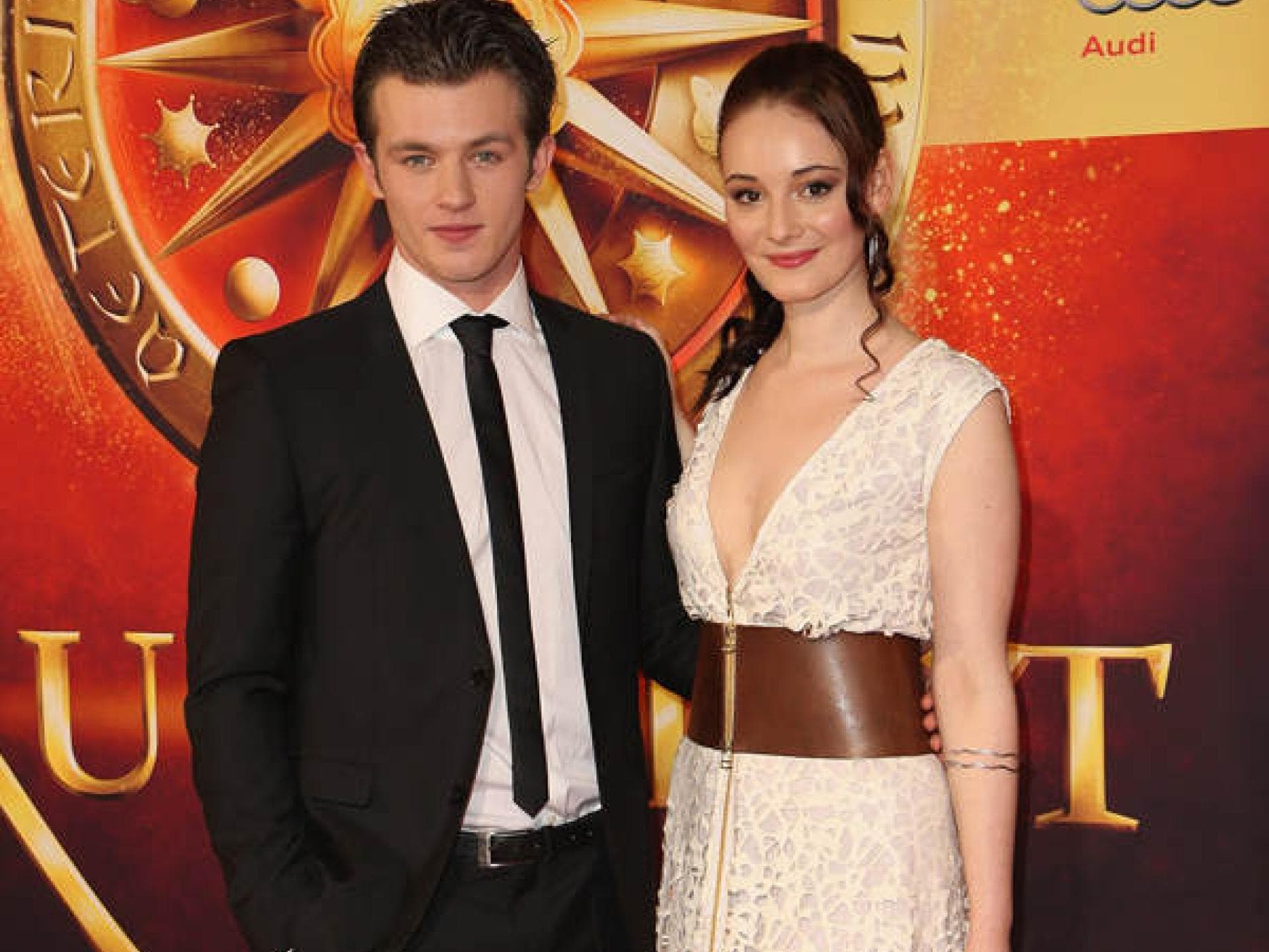 Jannis Niewöhner über Extensions und Motorrad fahren Jannis Niewöhner über Extensions und Motorrad fahren