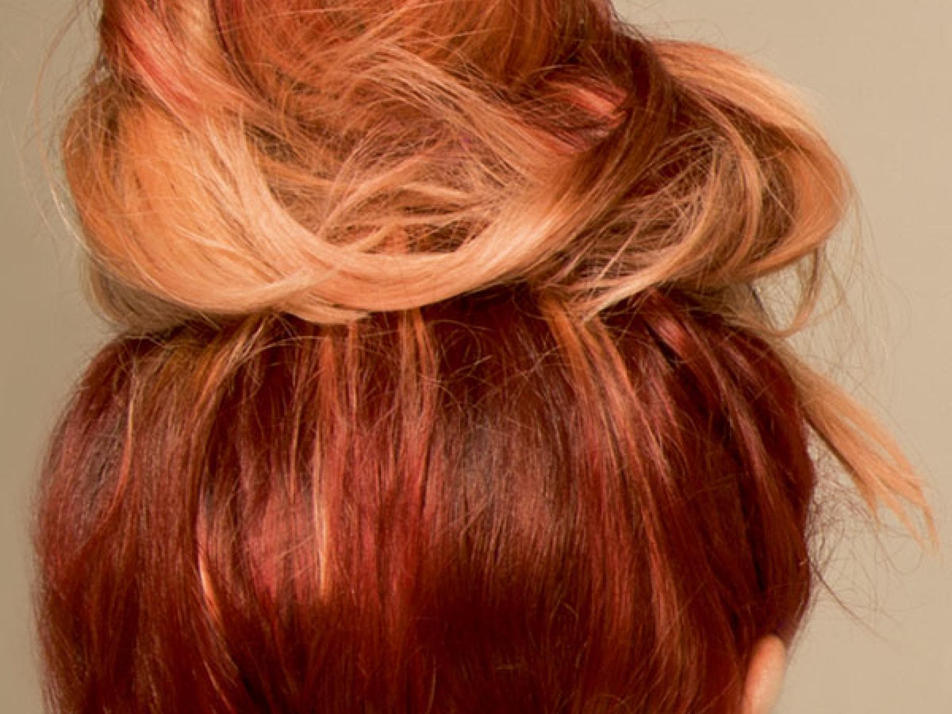Hochsteckfrisur: Messy Bun