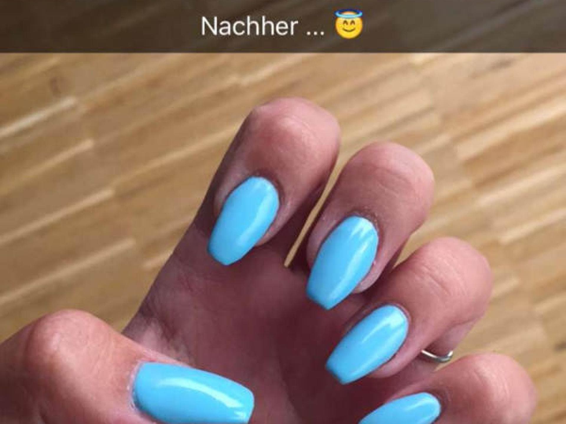 Dagi Bee: Nägel in Türkis