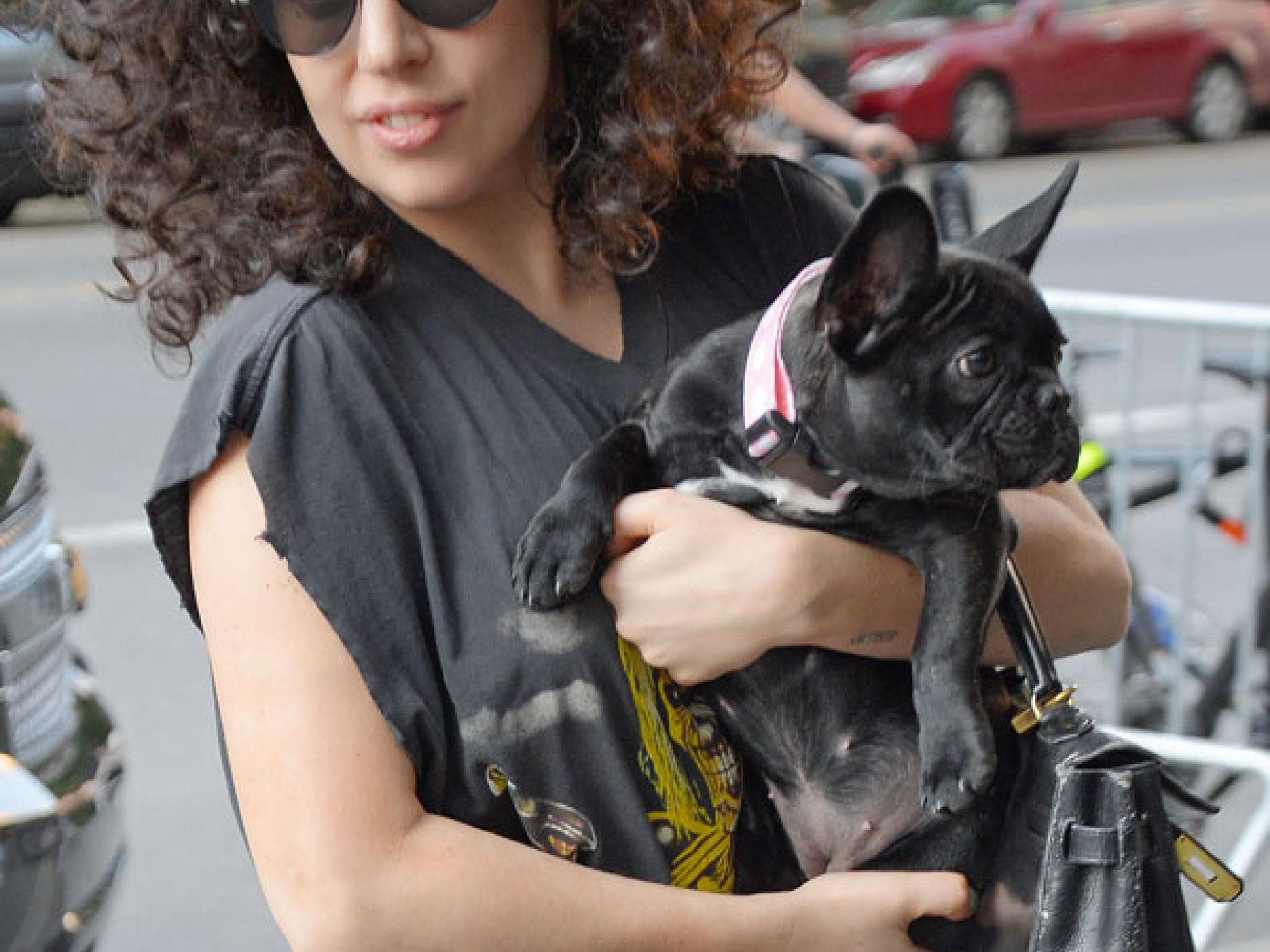 Lady Gaga mit XXL-Locken Lady Gaga mit XXL-Locken