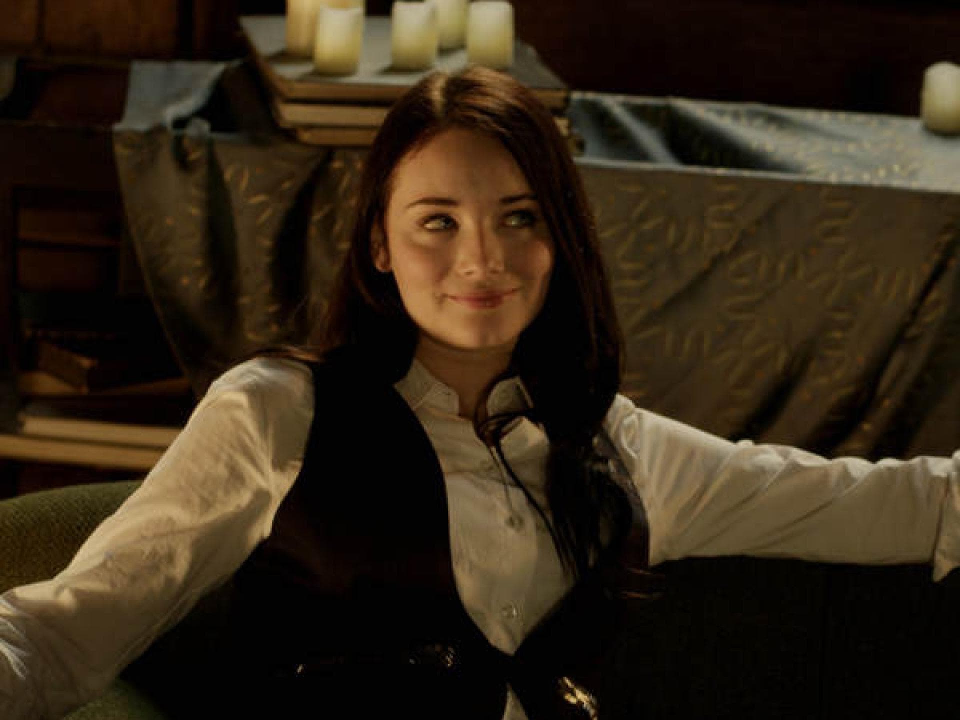 Maria Ehrich alias Gwendolyn