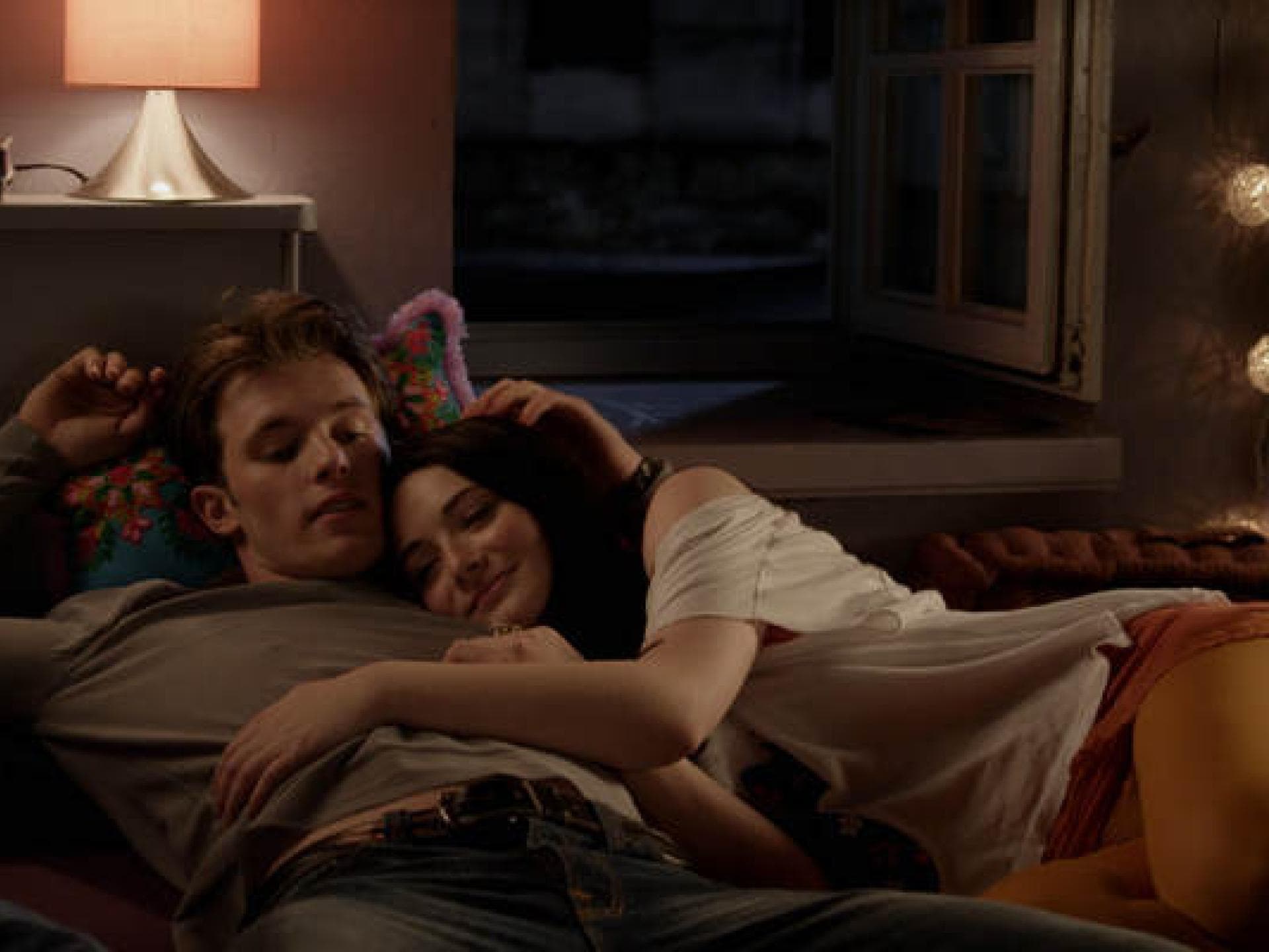 Gwen und Gideon beim Kuscheln