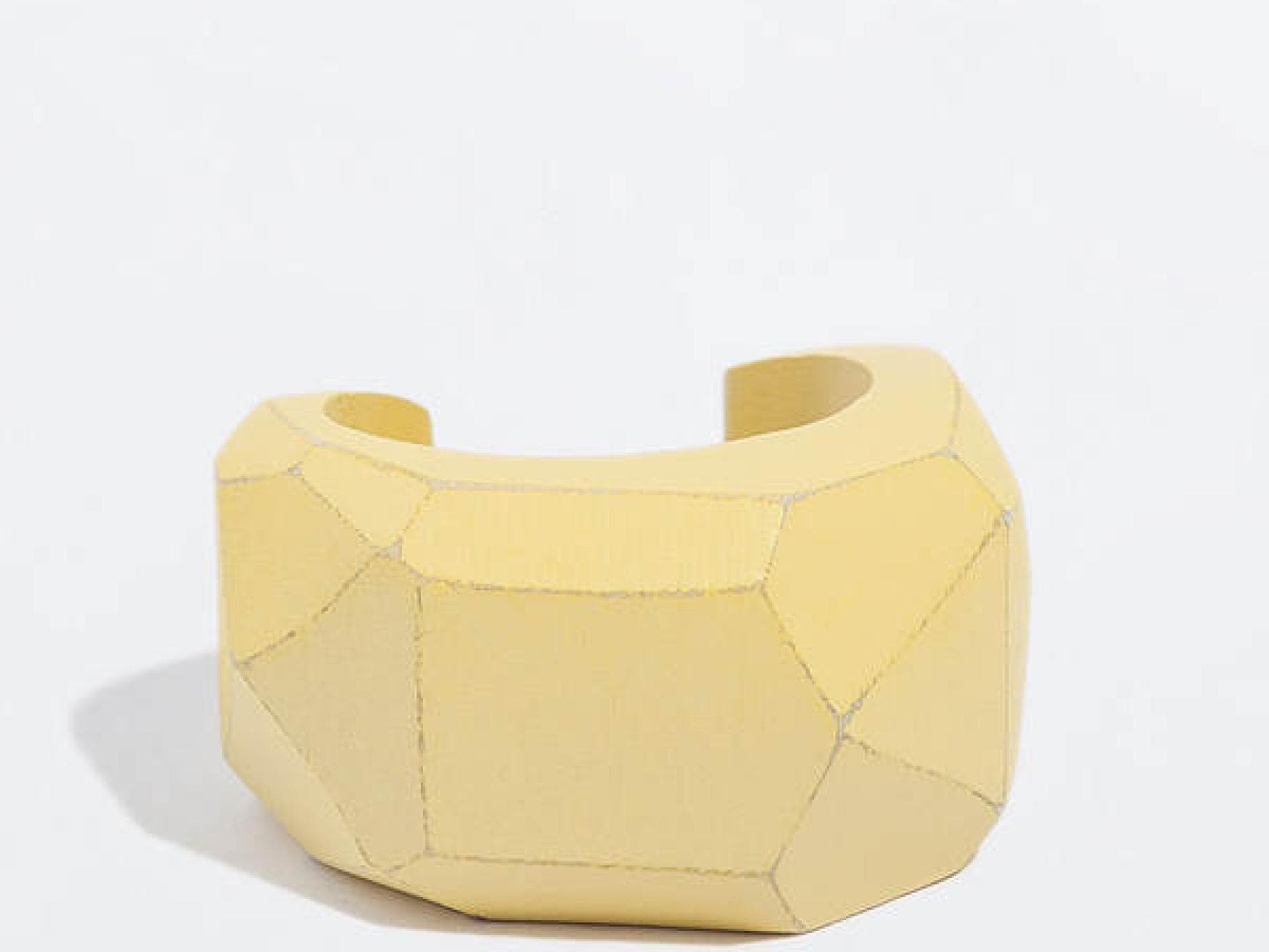 Gelber Holzarmreif von Zara Gelber Holzarmreif von Zara