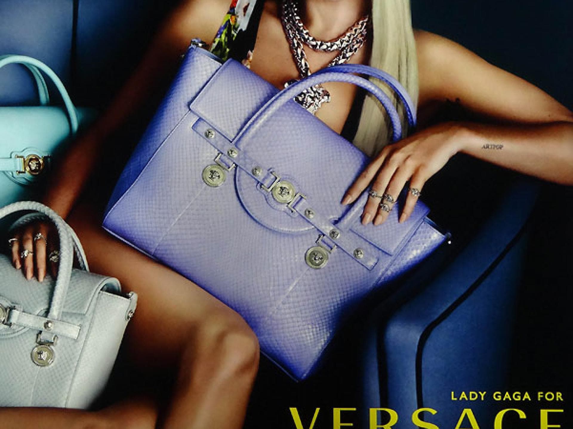Lady Gaga wirbt für Versace Lady Gaga wirbt für Versace