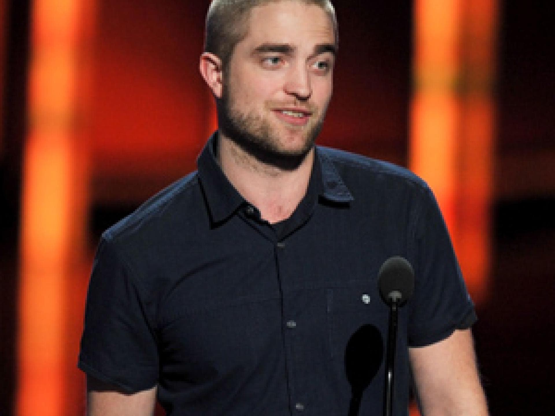 fast-glatze-robert-pattinson-hat-eine-neue-frisur-300x500-bild-1-1389838.jpg fast-glatze-robert-pattinson-hat-eine-neue-frisur-300x500-bild-1-1389838.jpg